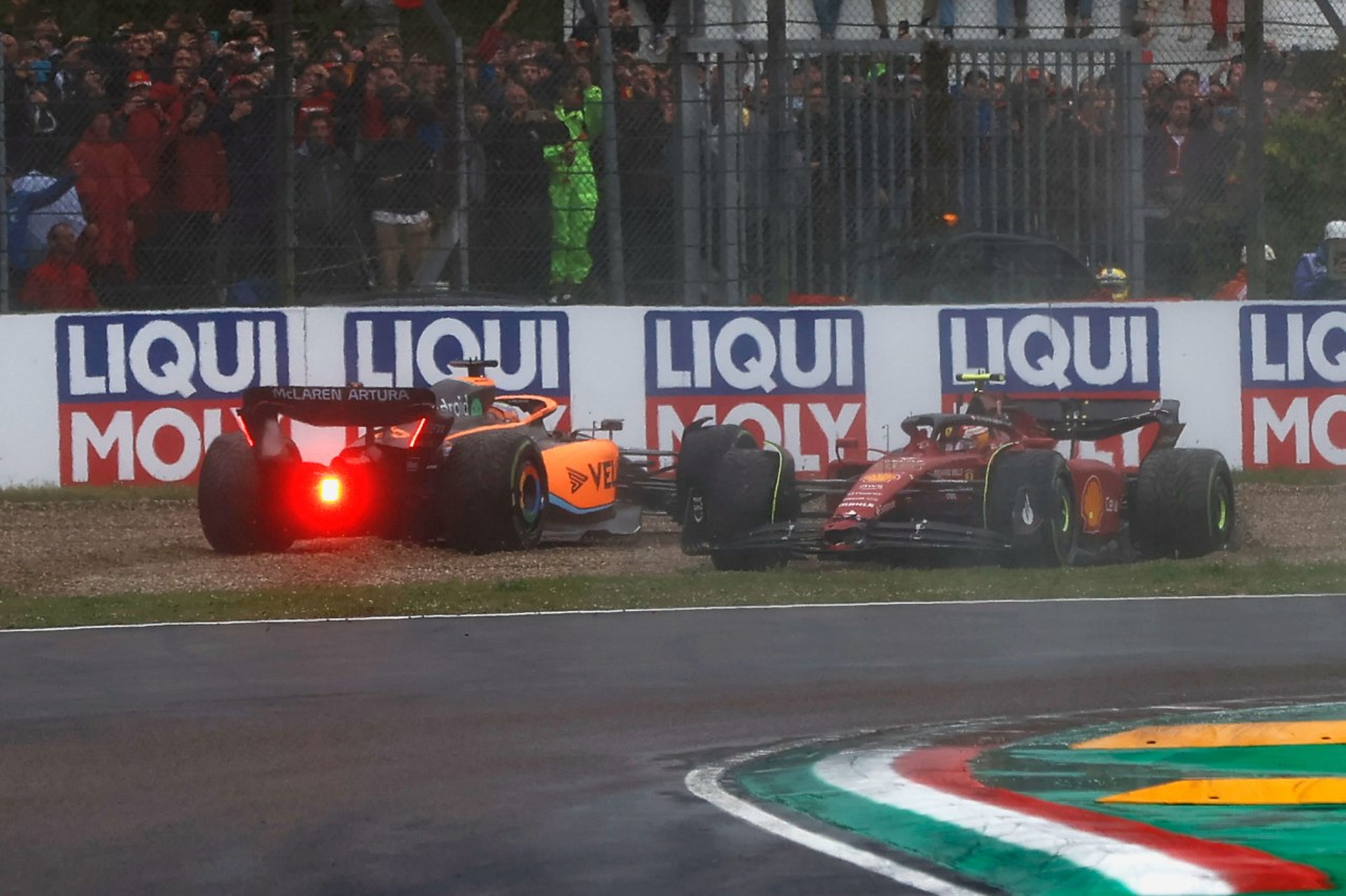 Ricciardo y Sainz salida Imola
