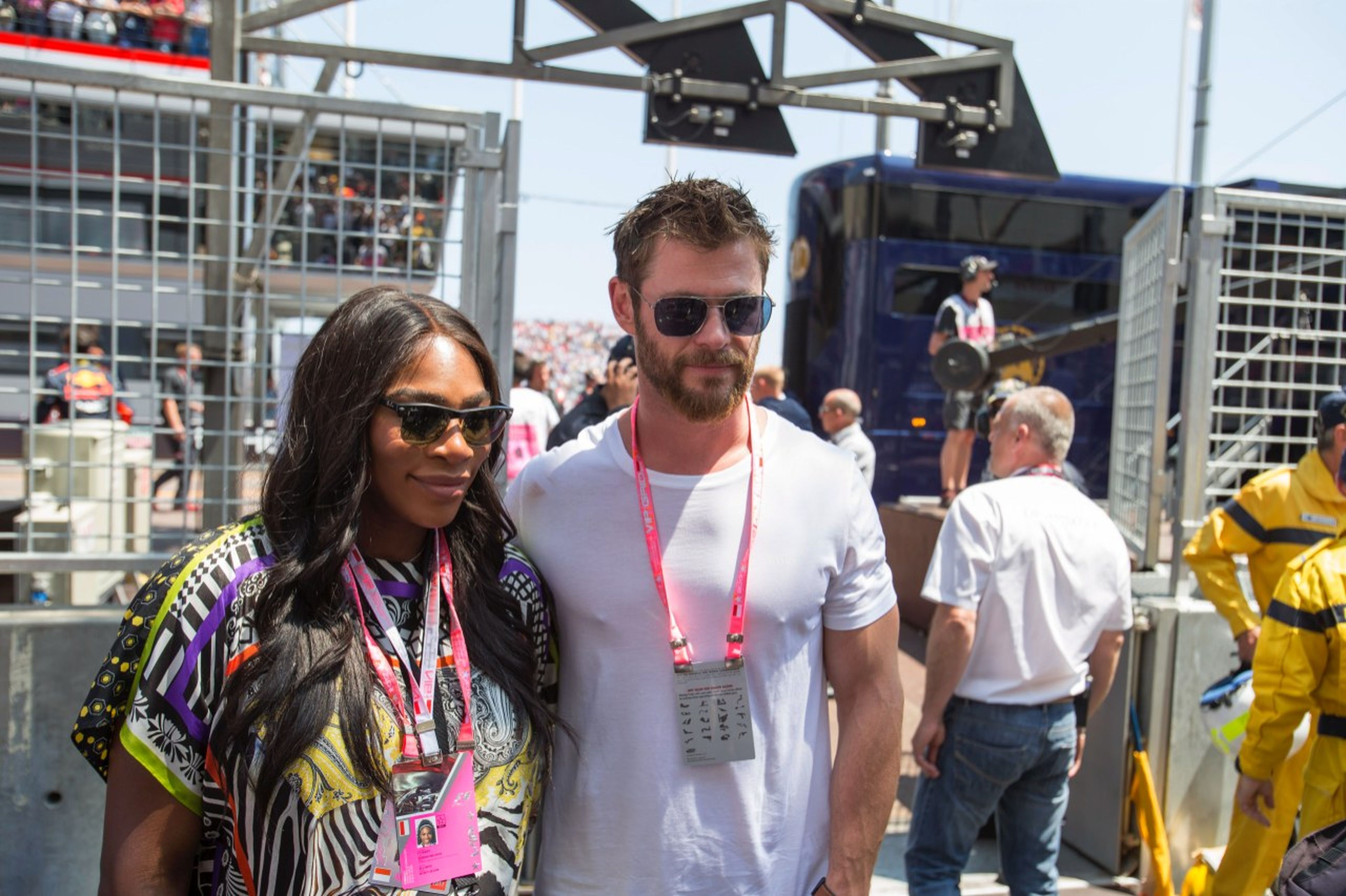Serena Williams junto al actor Chris Hemsworth
