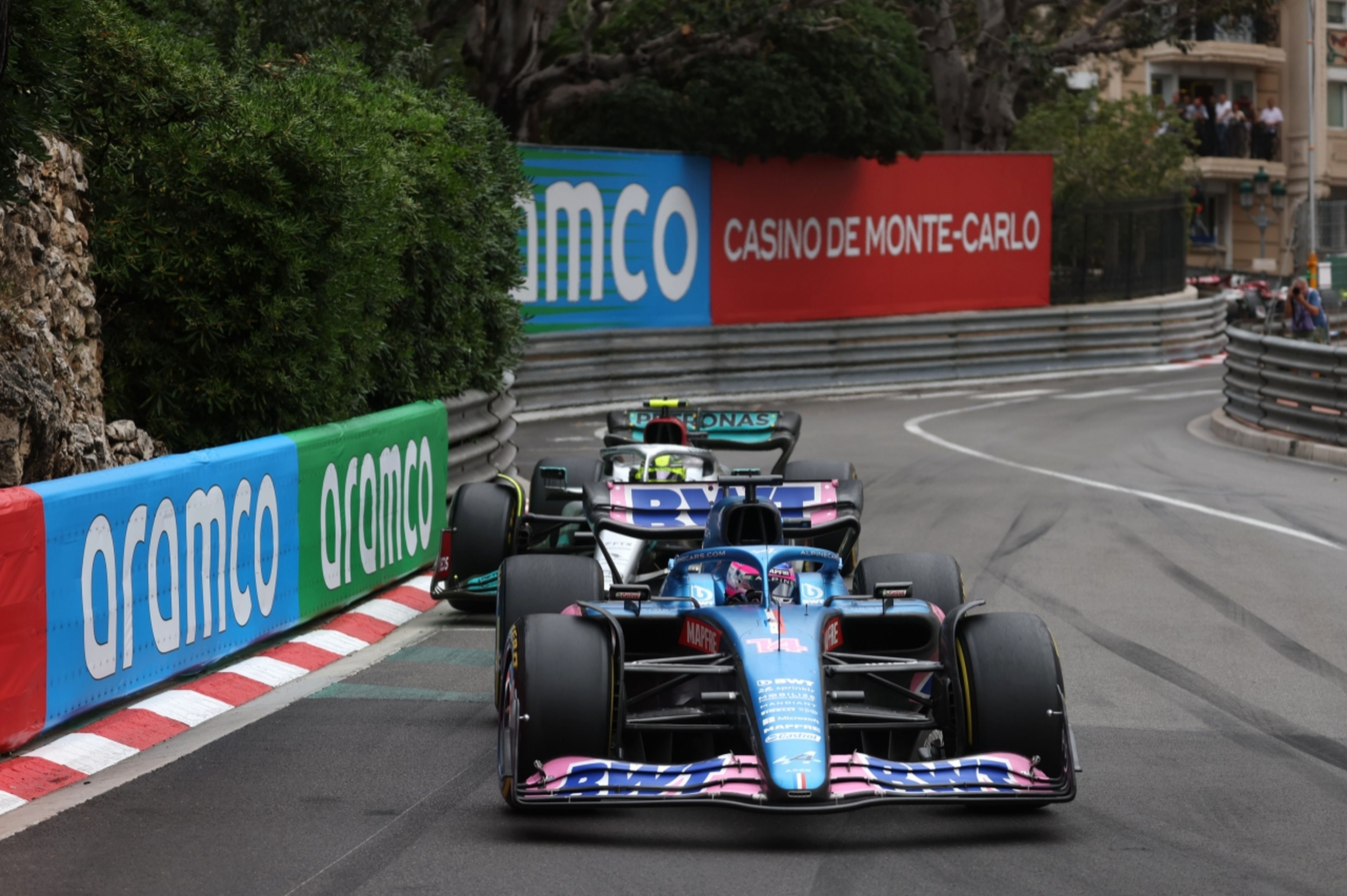 Alonso y Hamilton en el GP Monaco 2022