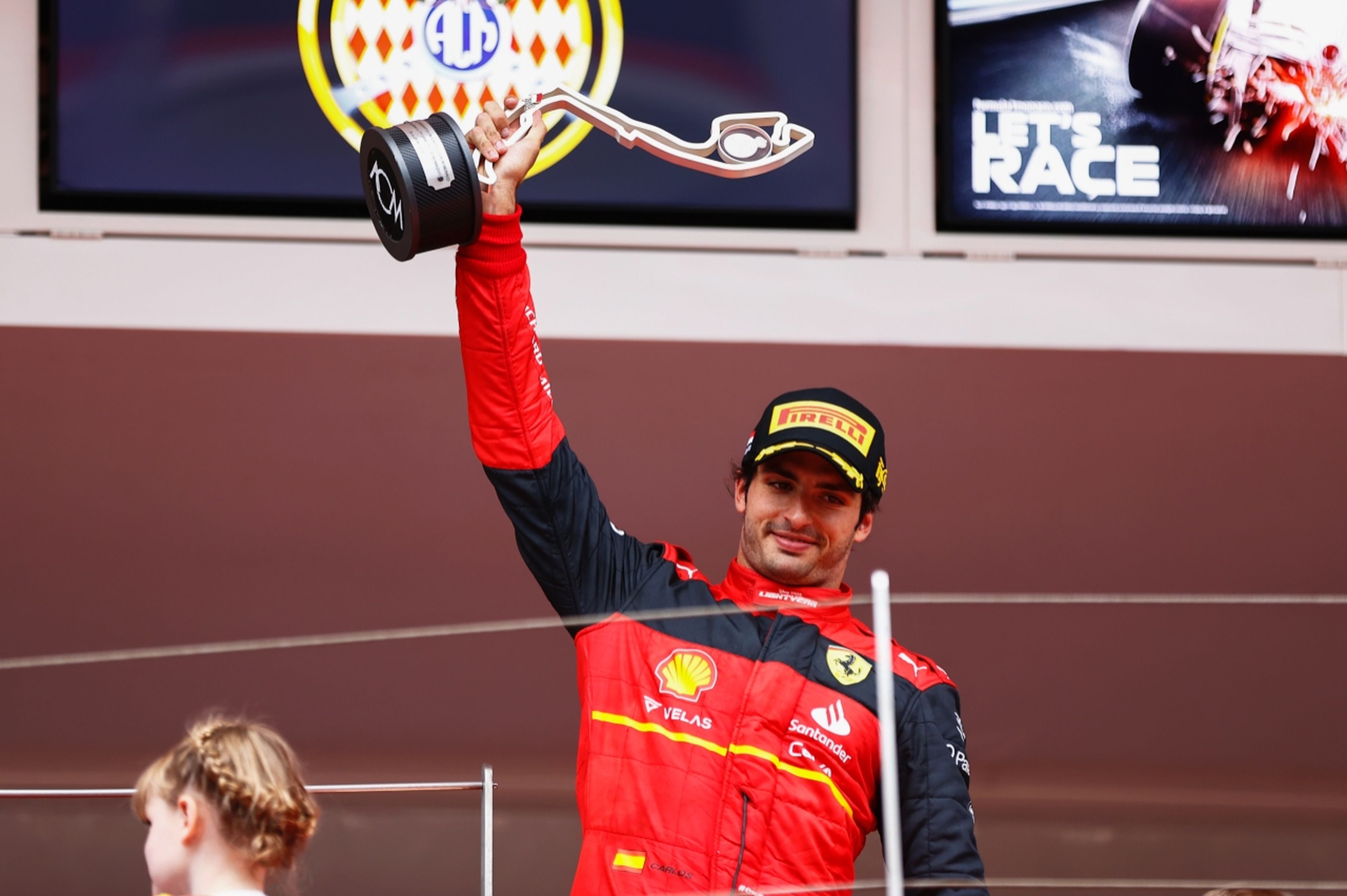 Carlos Sainz en el podio de Mónaco