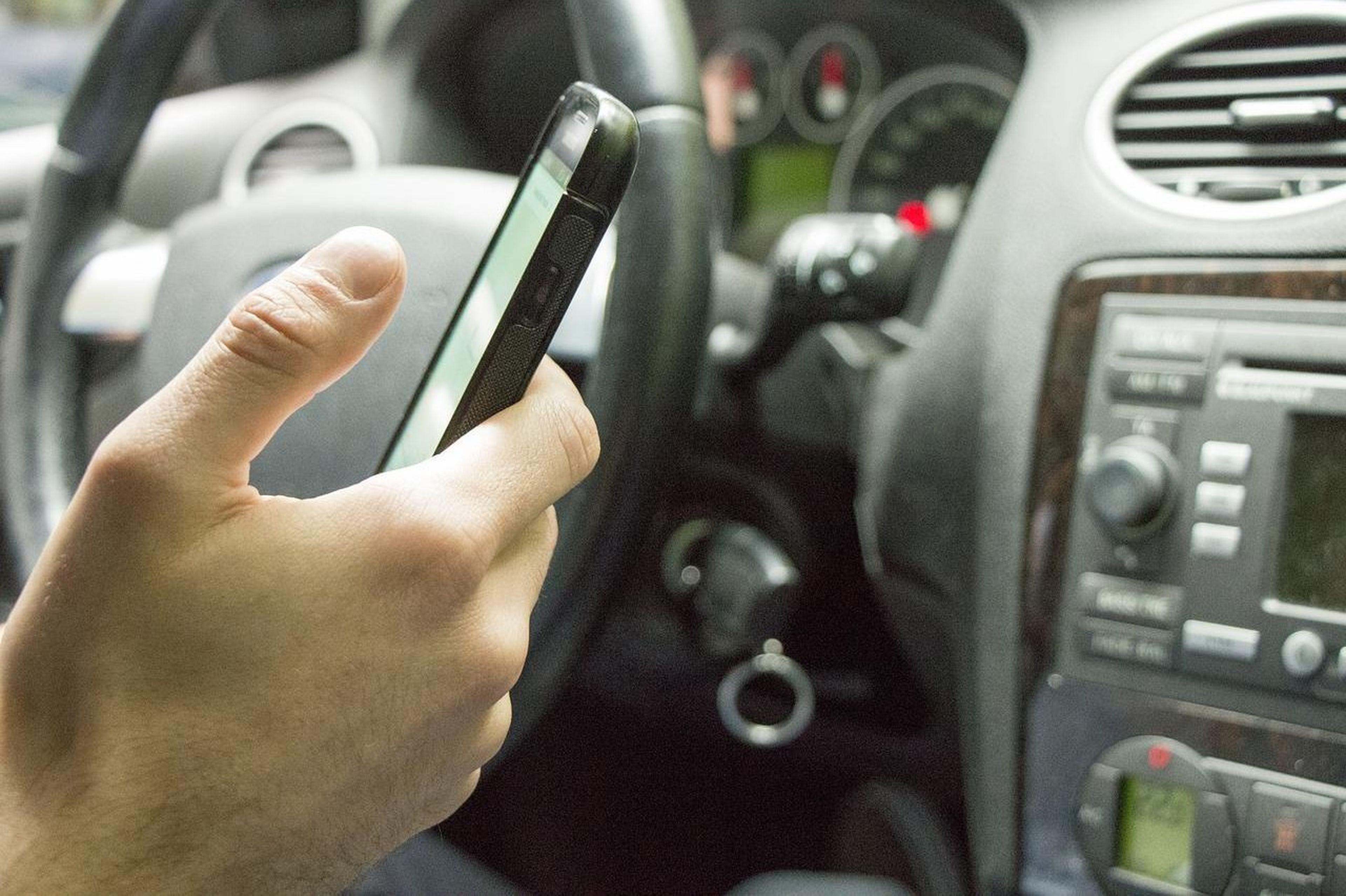 Usar tu móvil en el coche para grabar accidentes