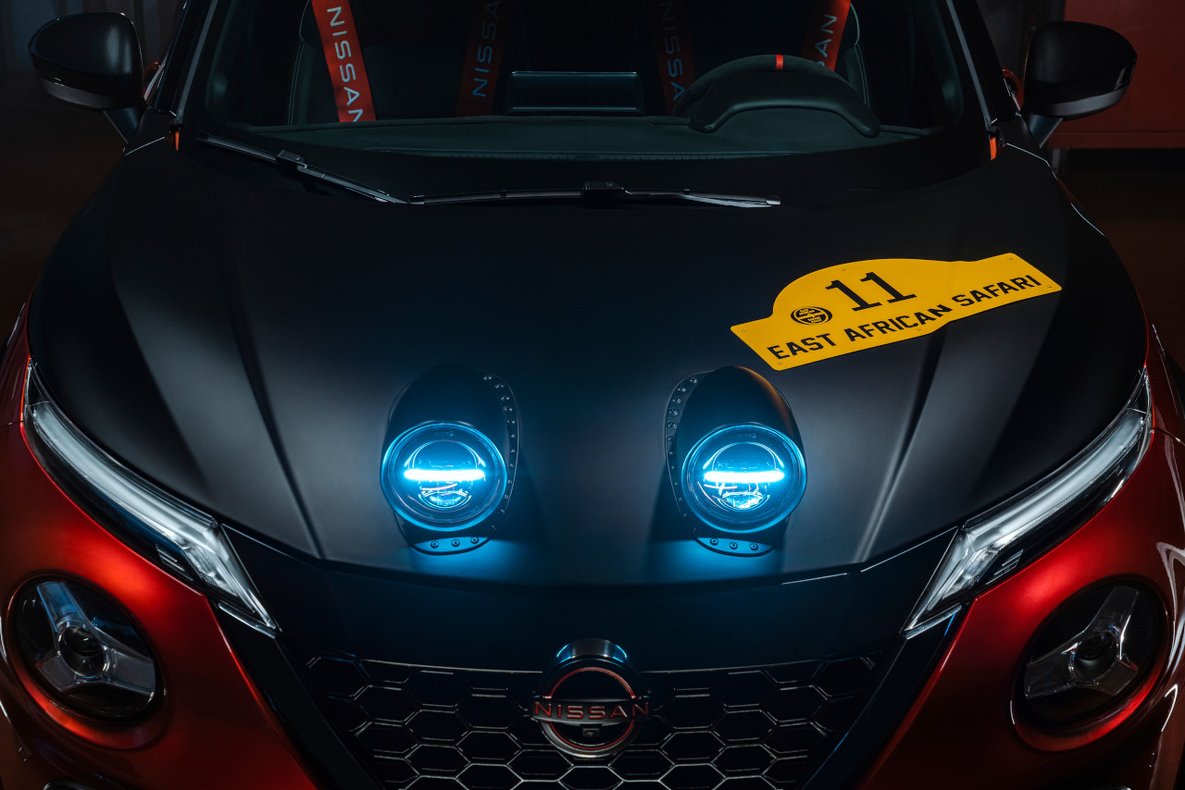 Las luces adicionales sobre el capó le dan un toque muy racing al Nissan Juke Hybrid Rally Tribute Concept