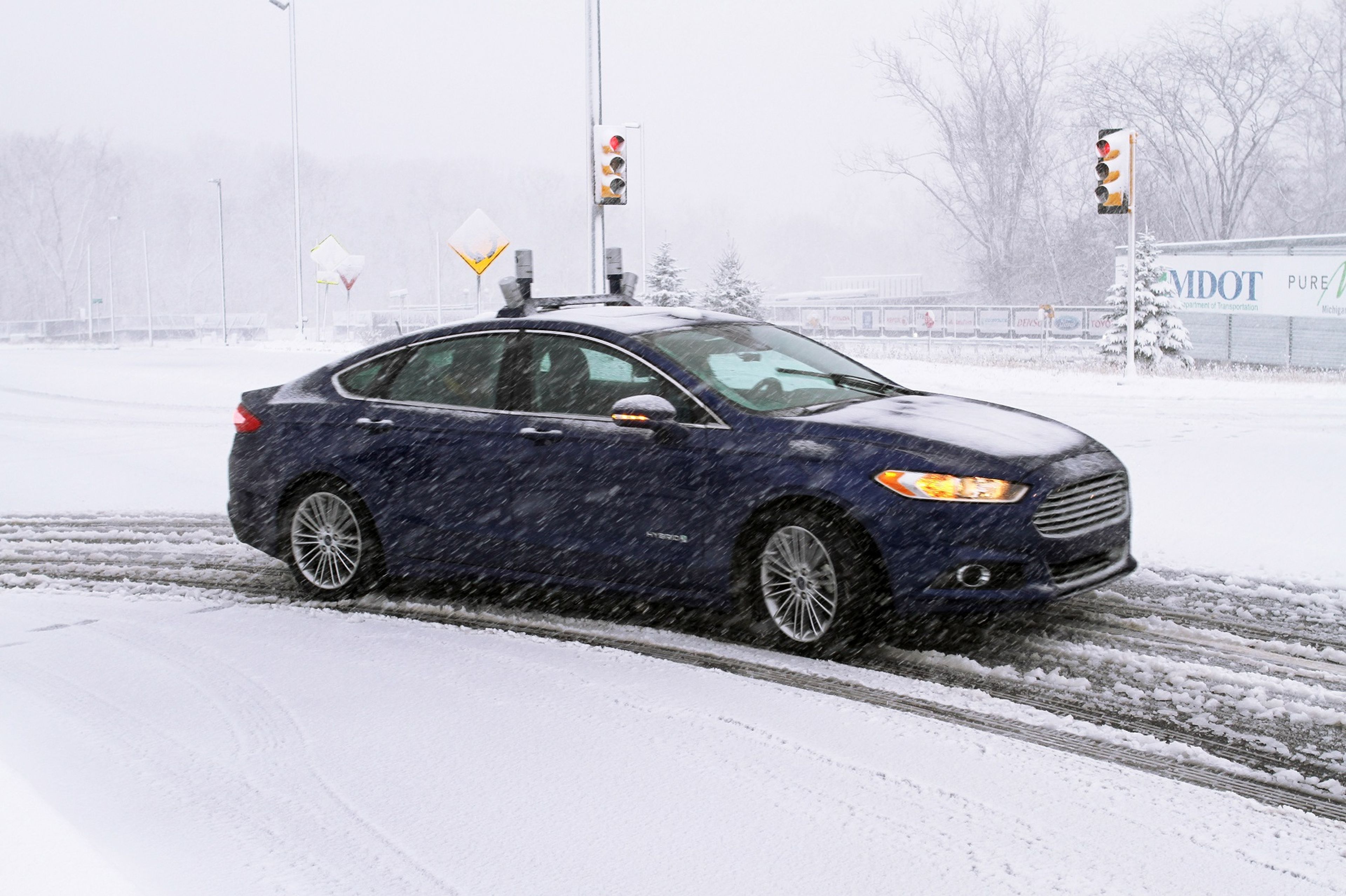 ¿Cómo circula el coche autónomo de Ford en la nieve?