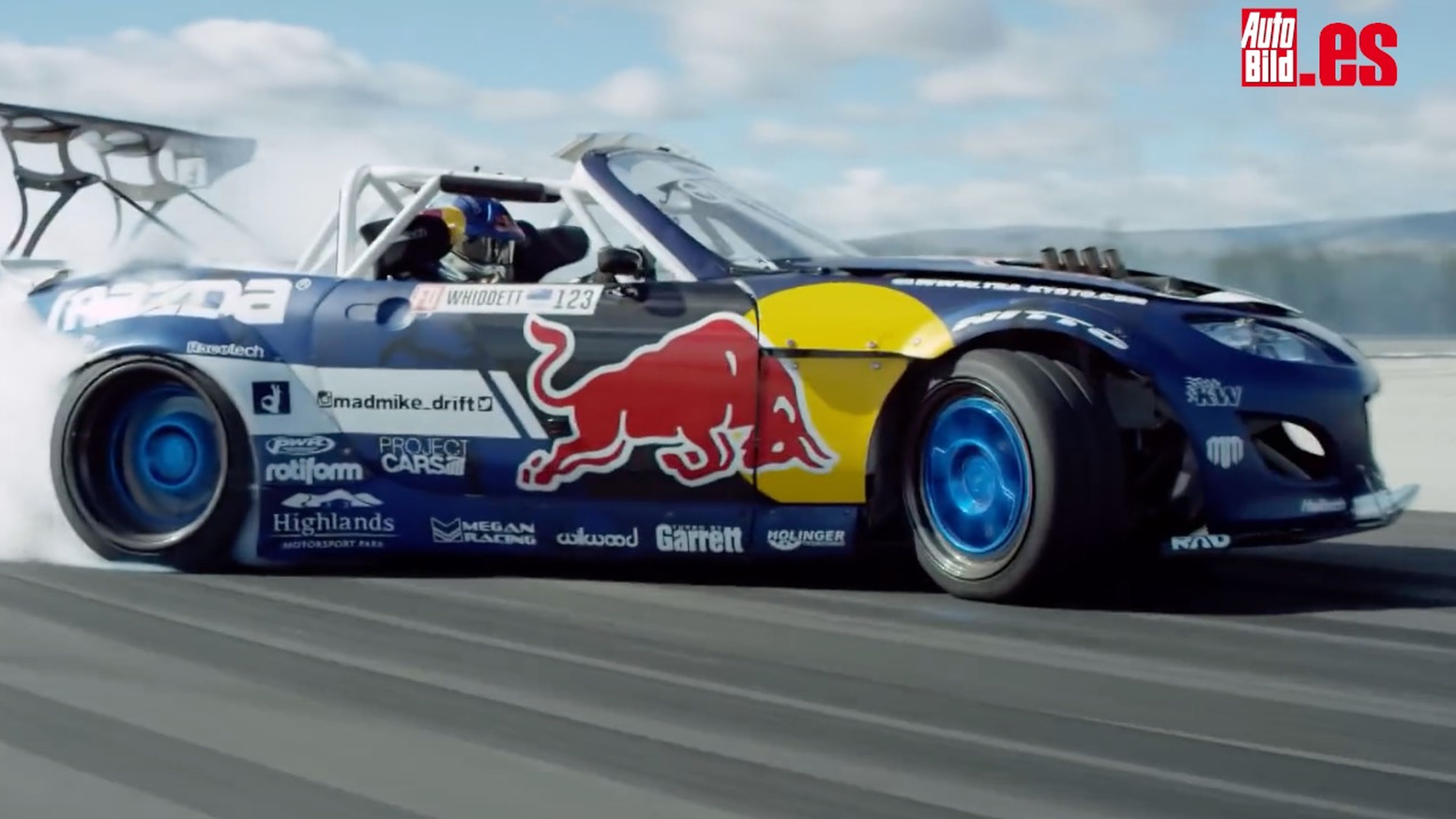 Drift extremo con Mike Whiddett y su Mazda MX-5 "RADBUL"