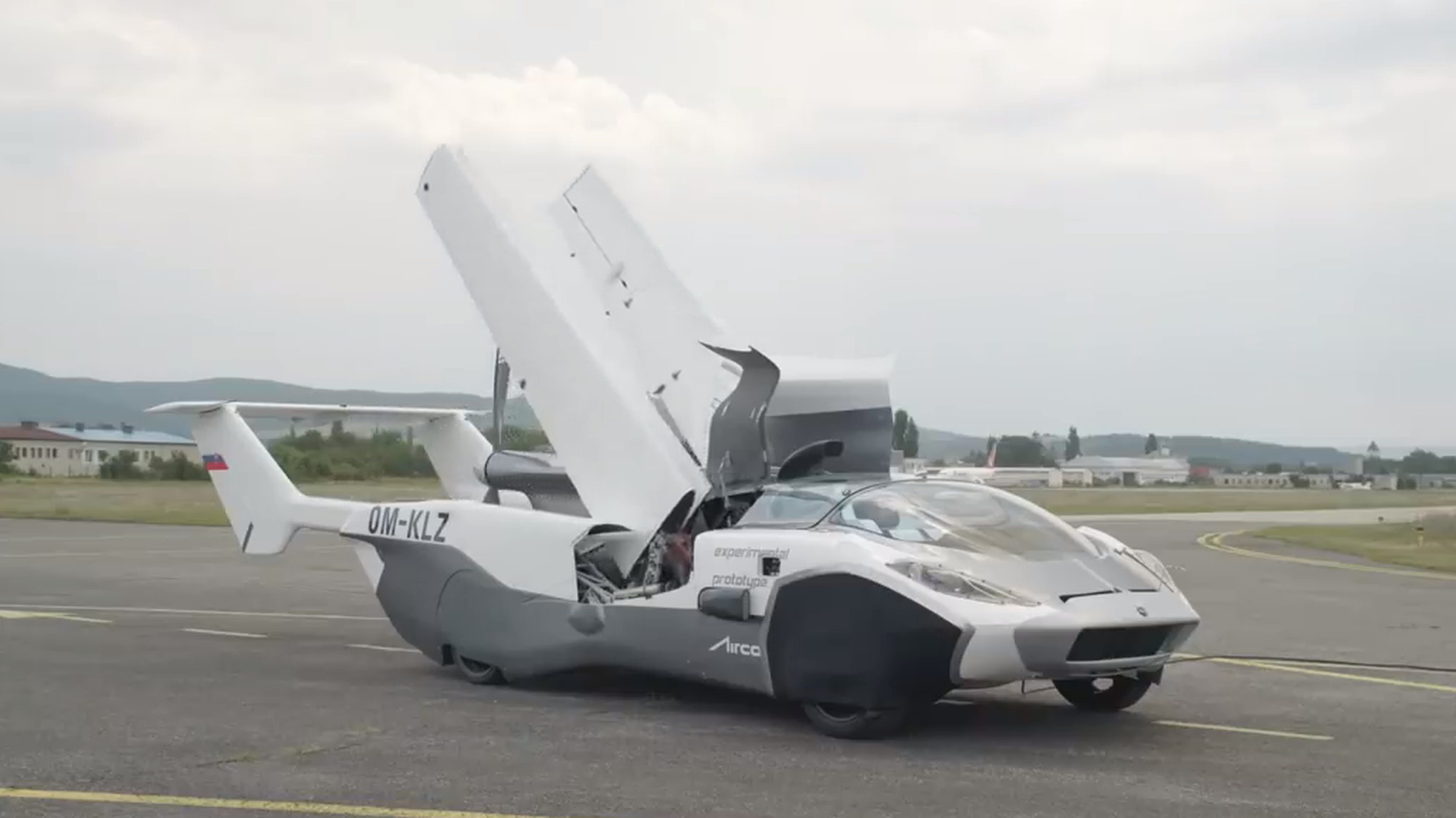 ¡Por fin un VÍDEO de un coche volador vuela realmente!