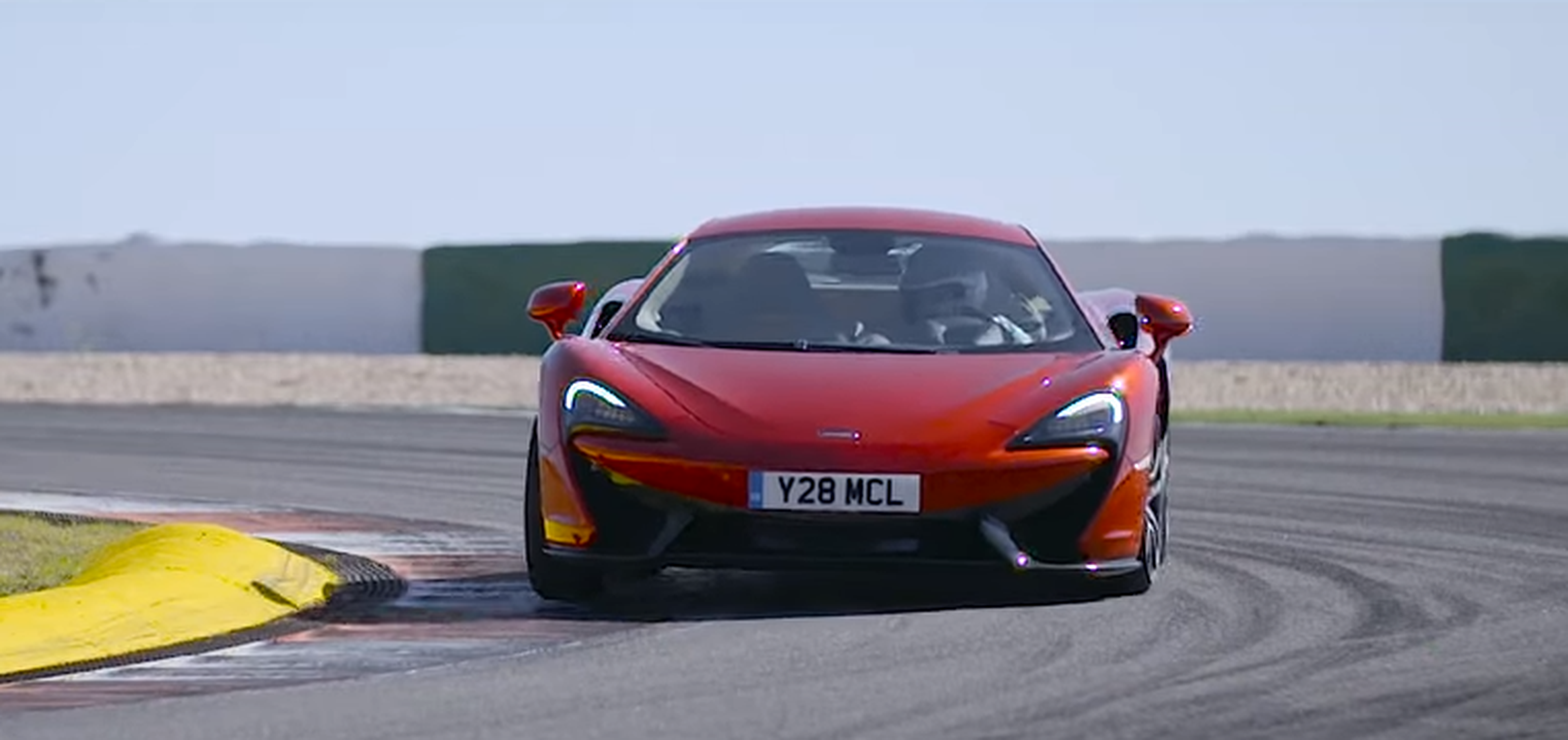 McLaren 570S - conducción por circuito y carretera