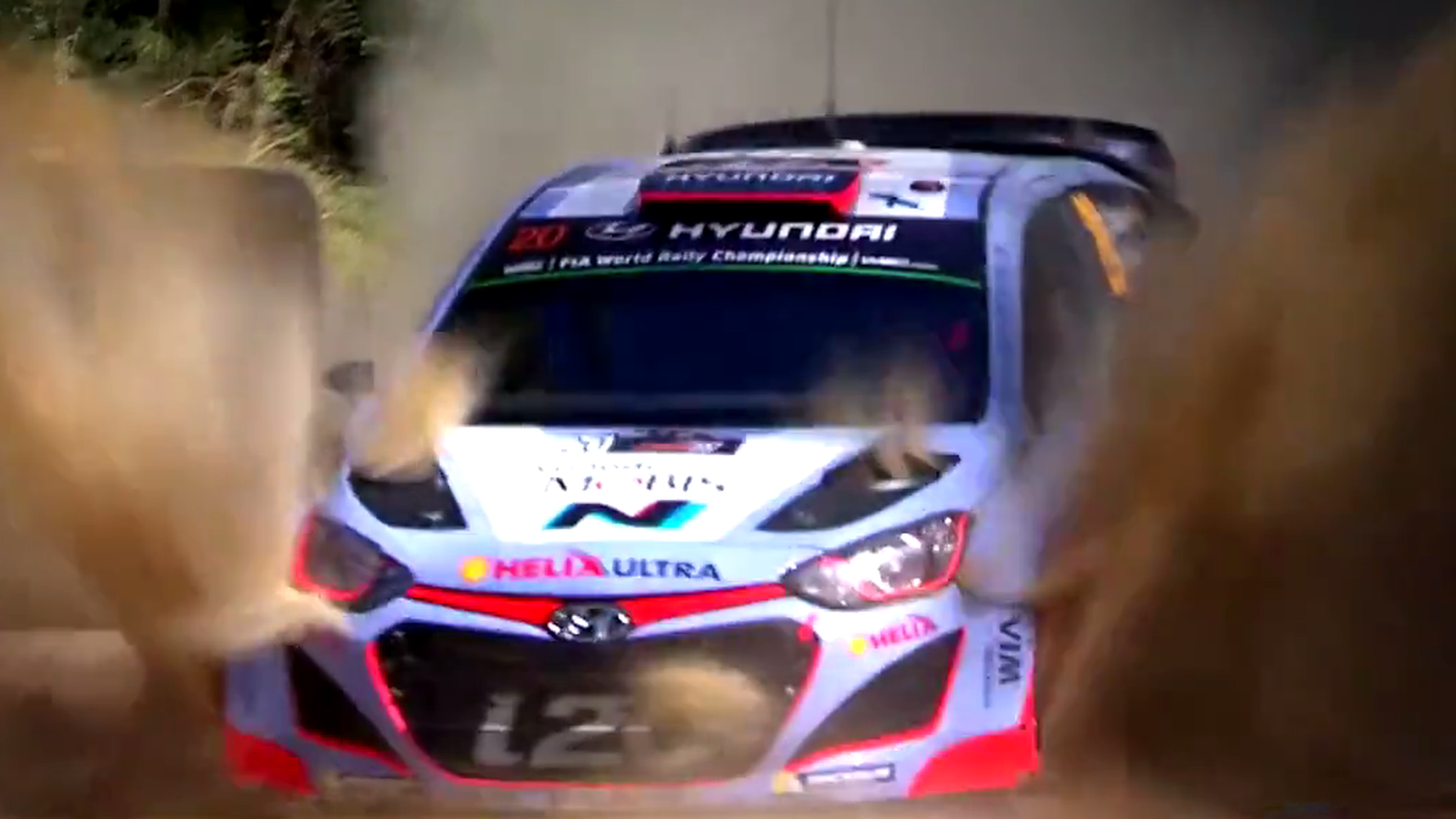 Los mejores 'chapuzones' del Hyundai i20 WRC en 2015