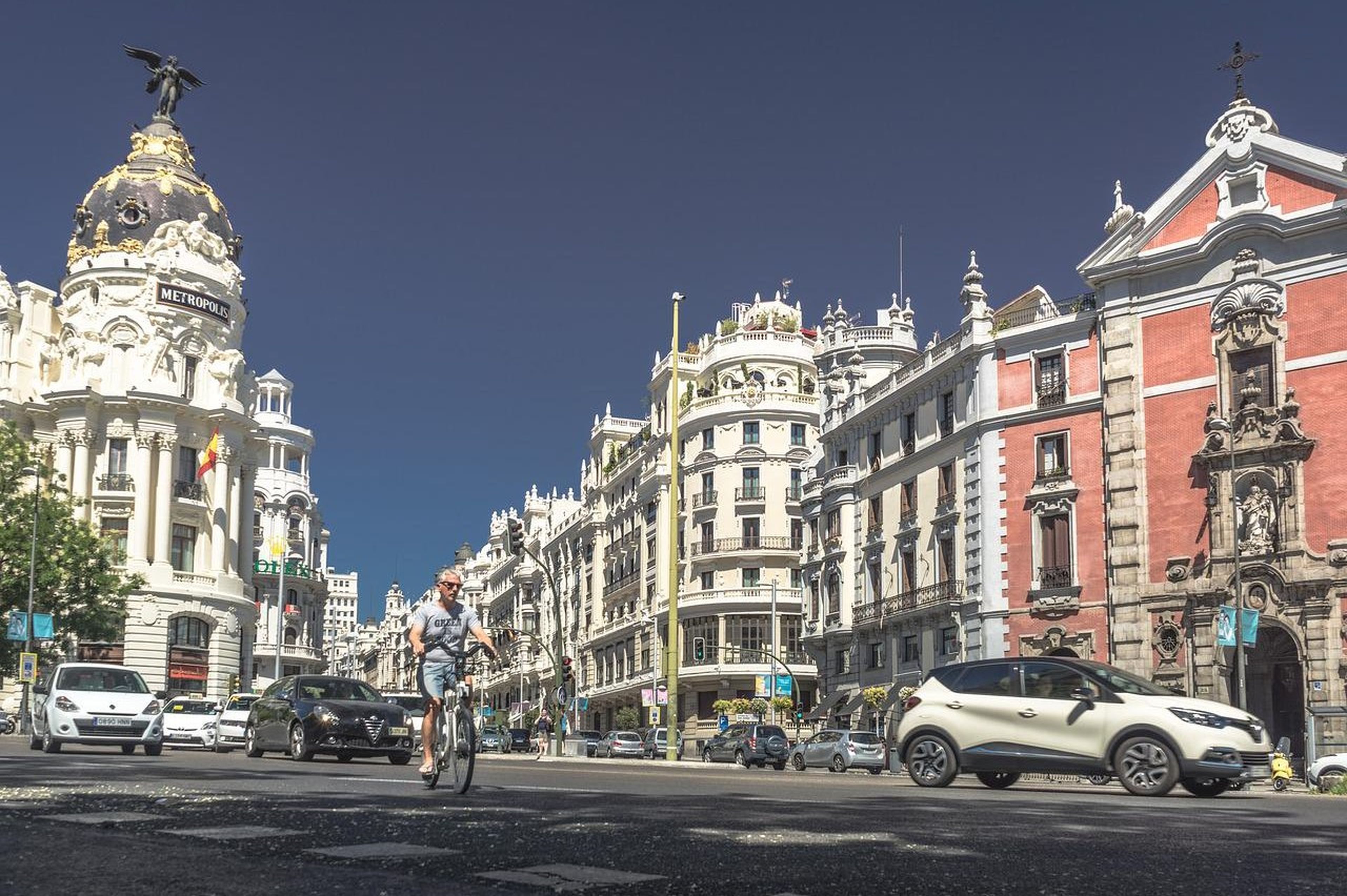 Multa por entrar en Madrid en coche sin la pegatina DGT