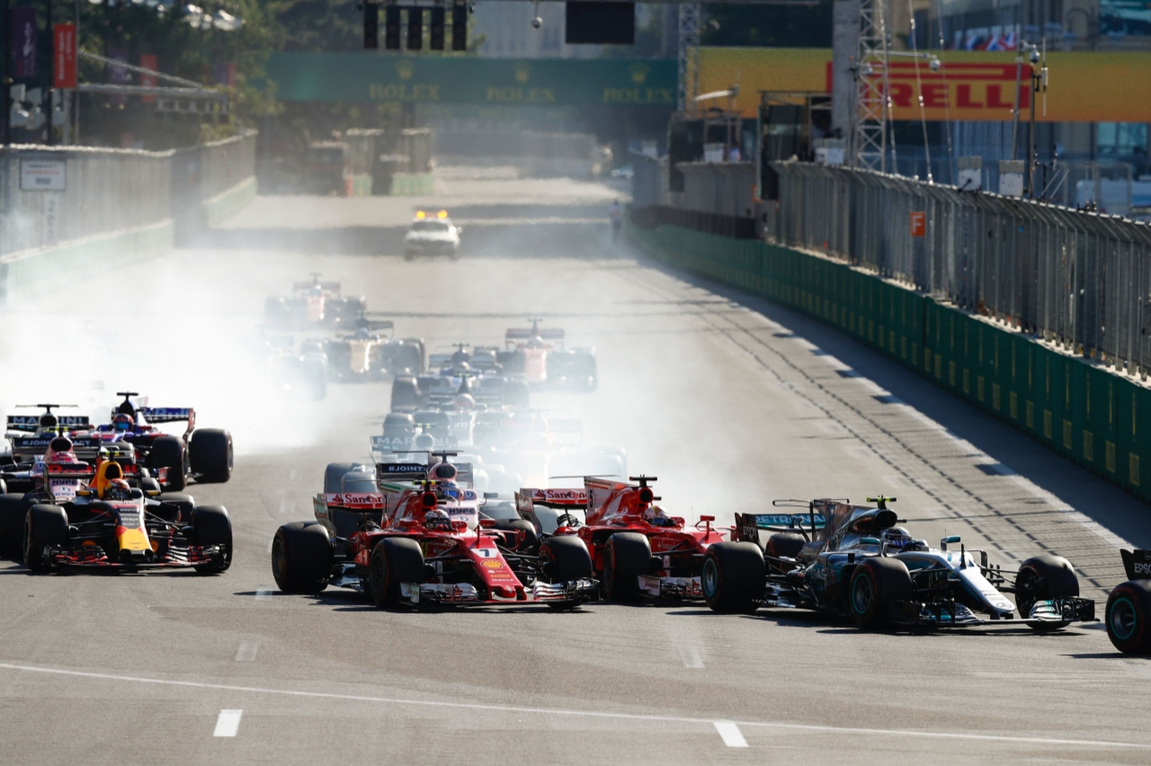 Toque de Hamilton y Vettel