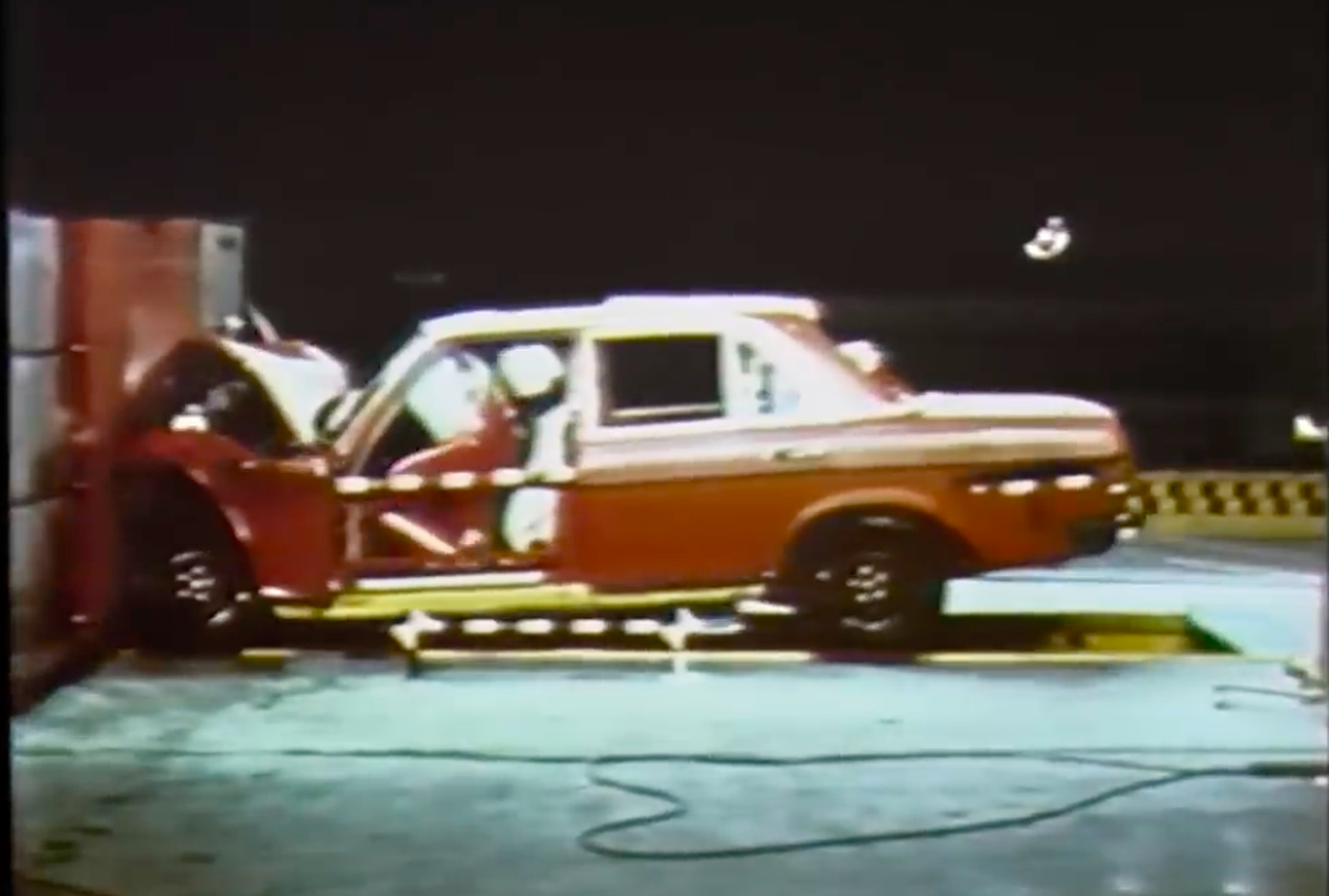 VÍDEO: 60 años obsesionados por la seguridad en Mercedes, ¡mira qué imágenes!