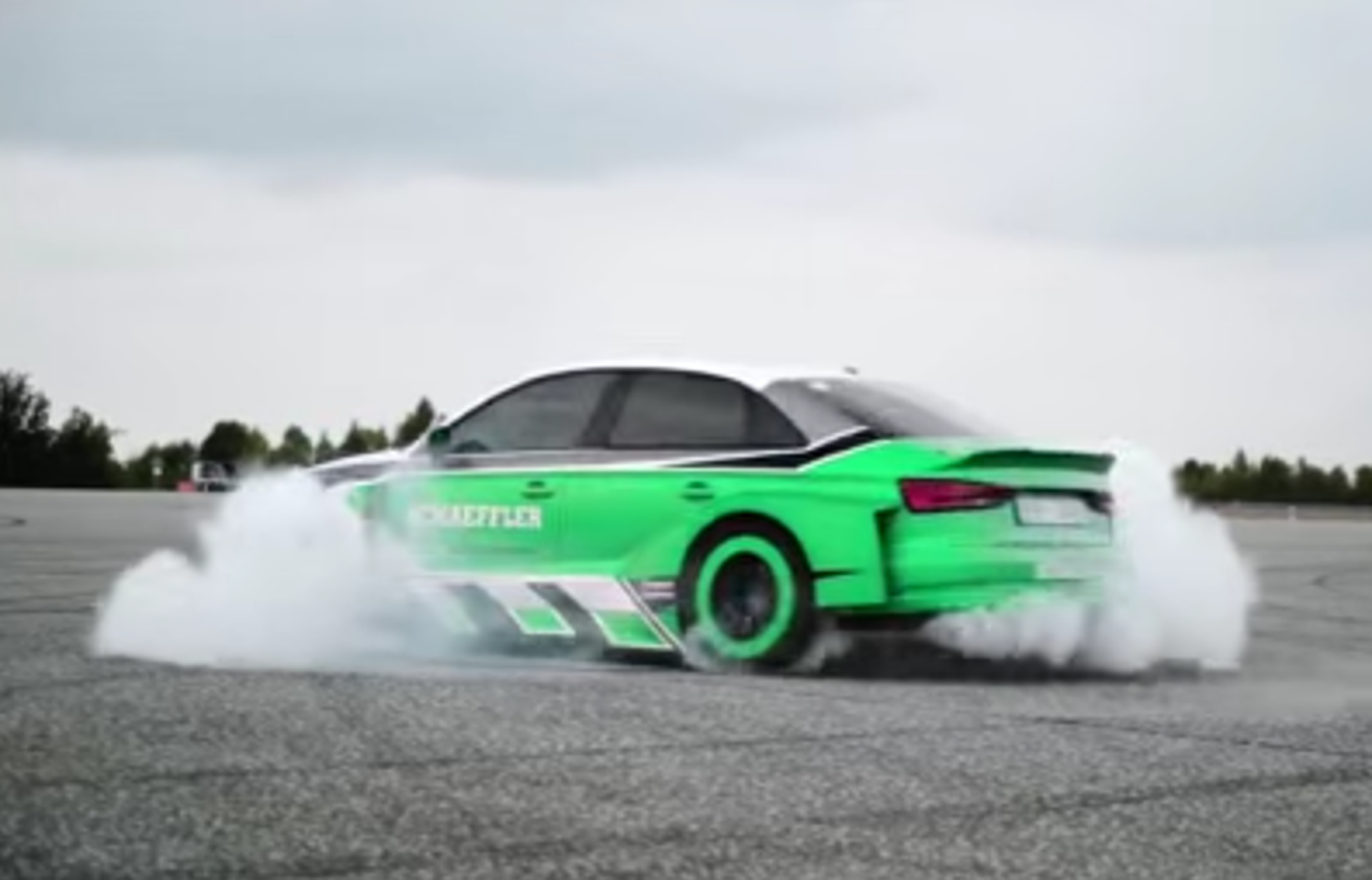 VÍDEO: Un Audi S4 con 4 motores de la Formula E, ¡de locos!