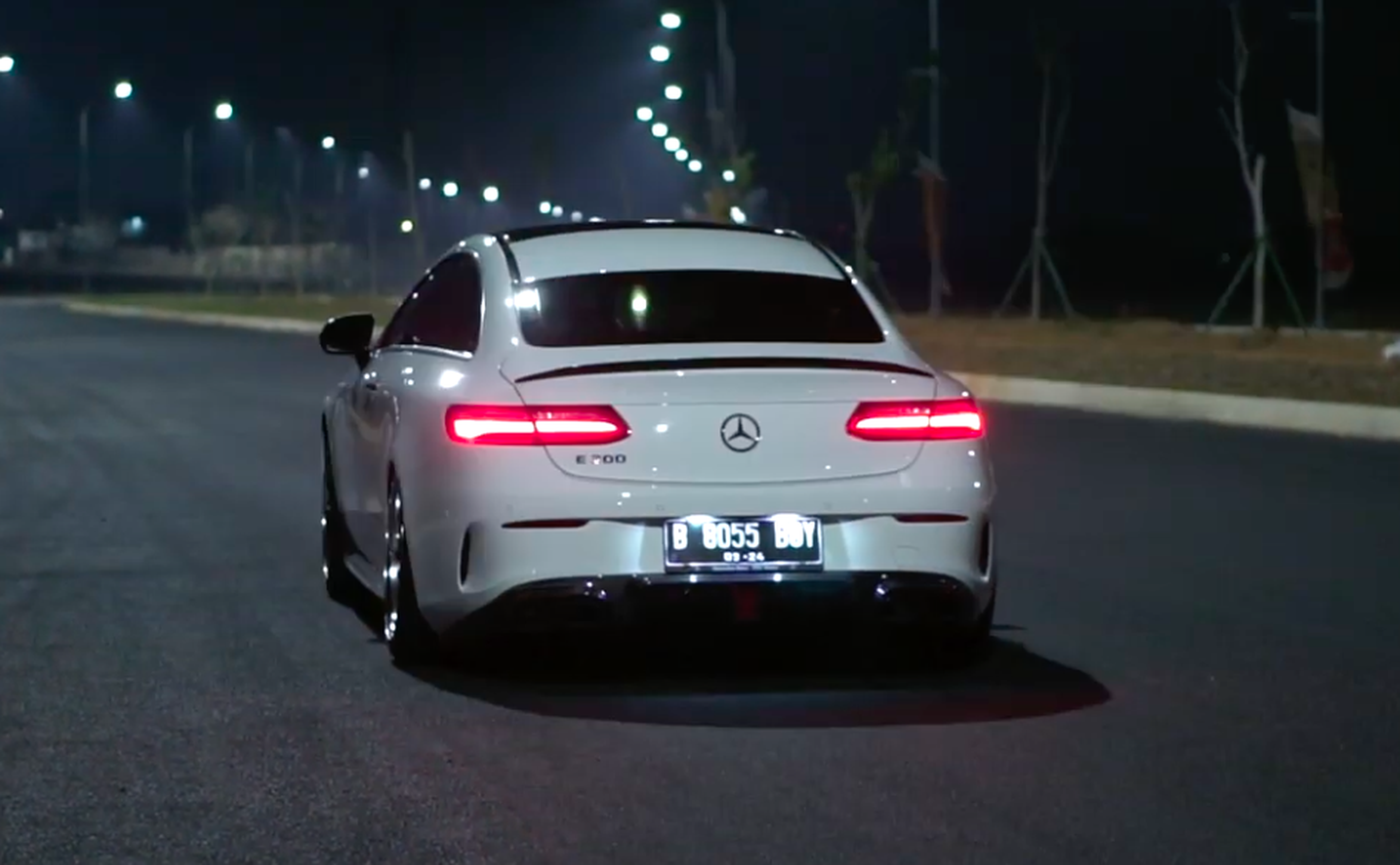 VÍDEO: Así de bestia puede sonar un Mercedes E300 con escapes modificados de Armytrix