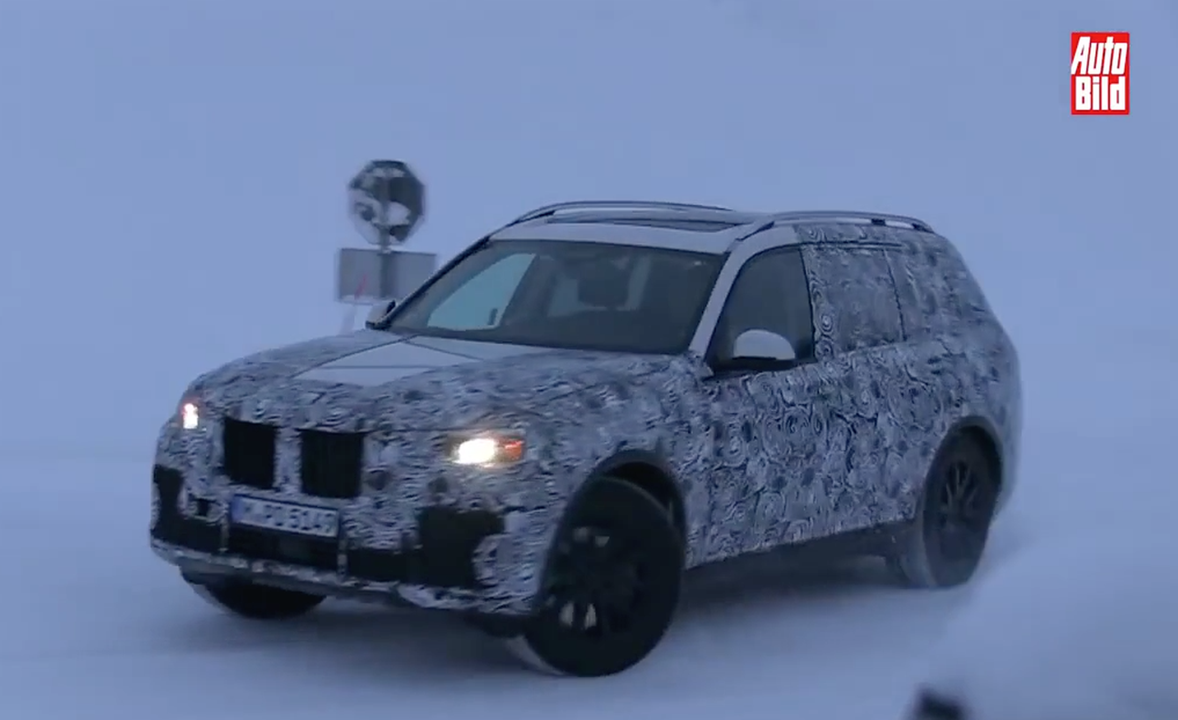 VÍDEO: BMW X7 2017, descubre sus formas definitivas