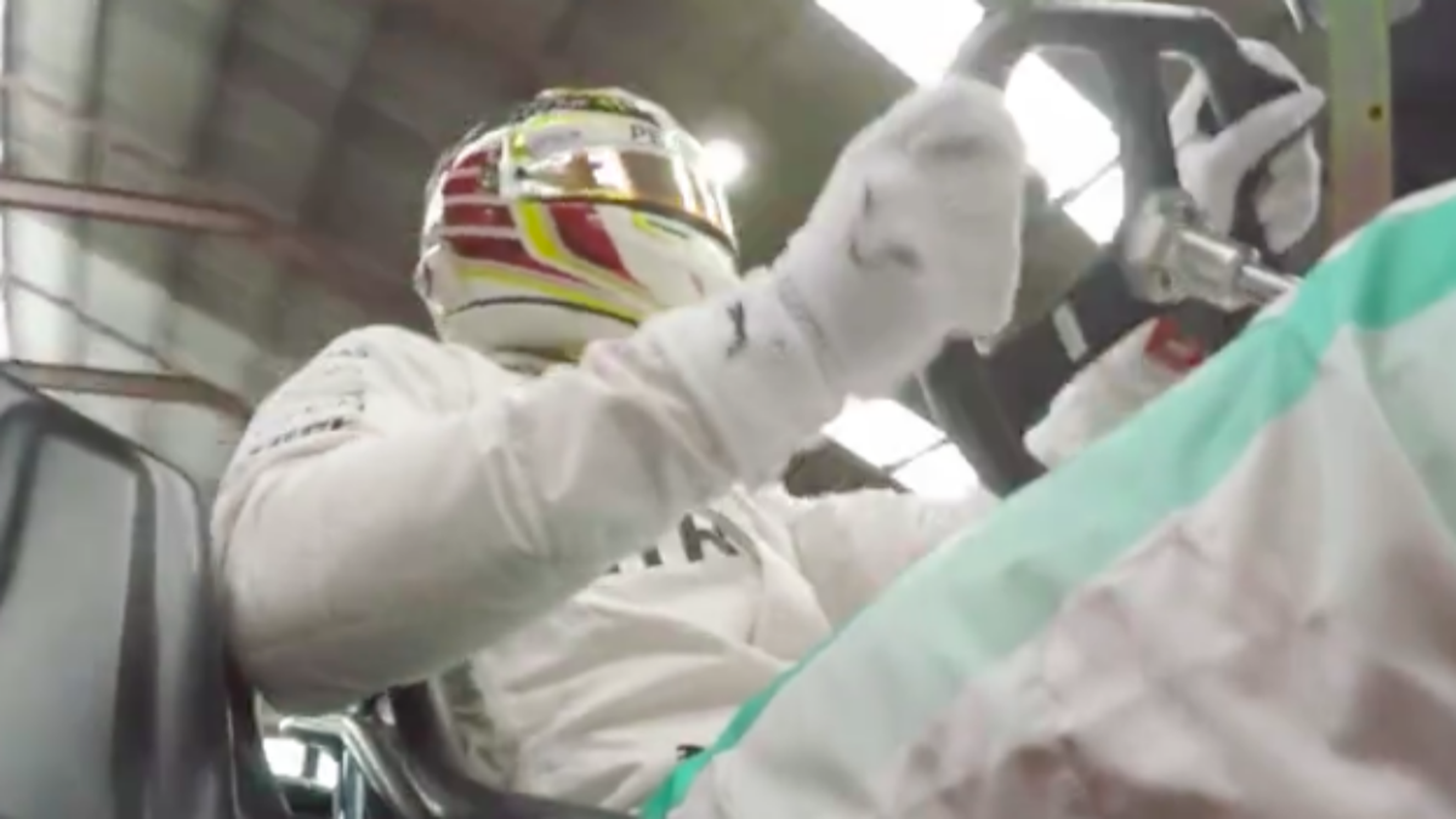 VÍDEO: a bordo de un kart con Lewis Hamilton