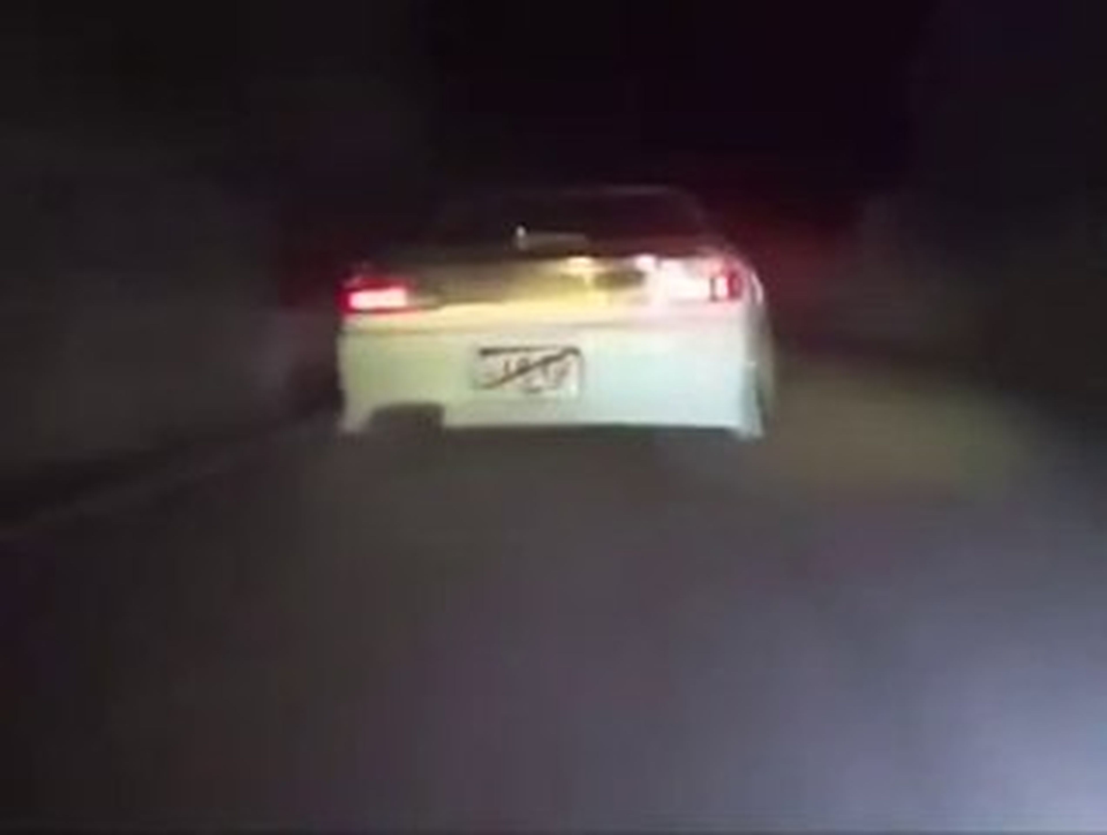 VÍDEO: ¡Brutal! un drift salvaje por la noche y en una carretera muy estrecha