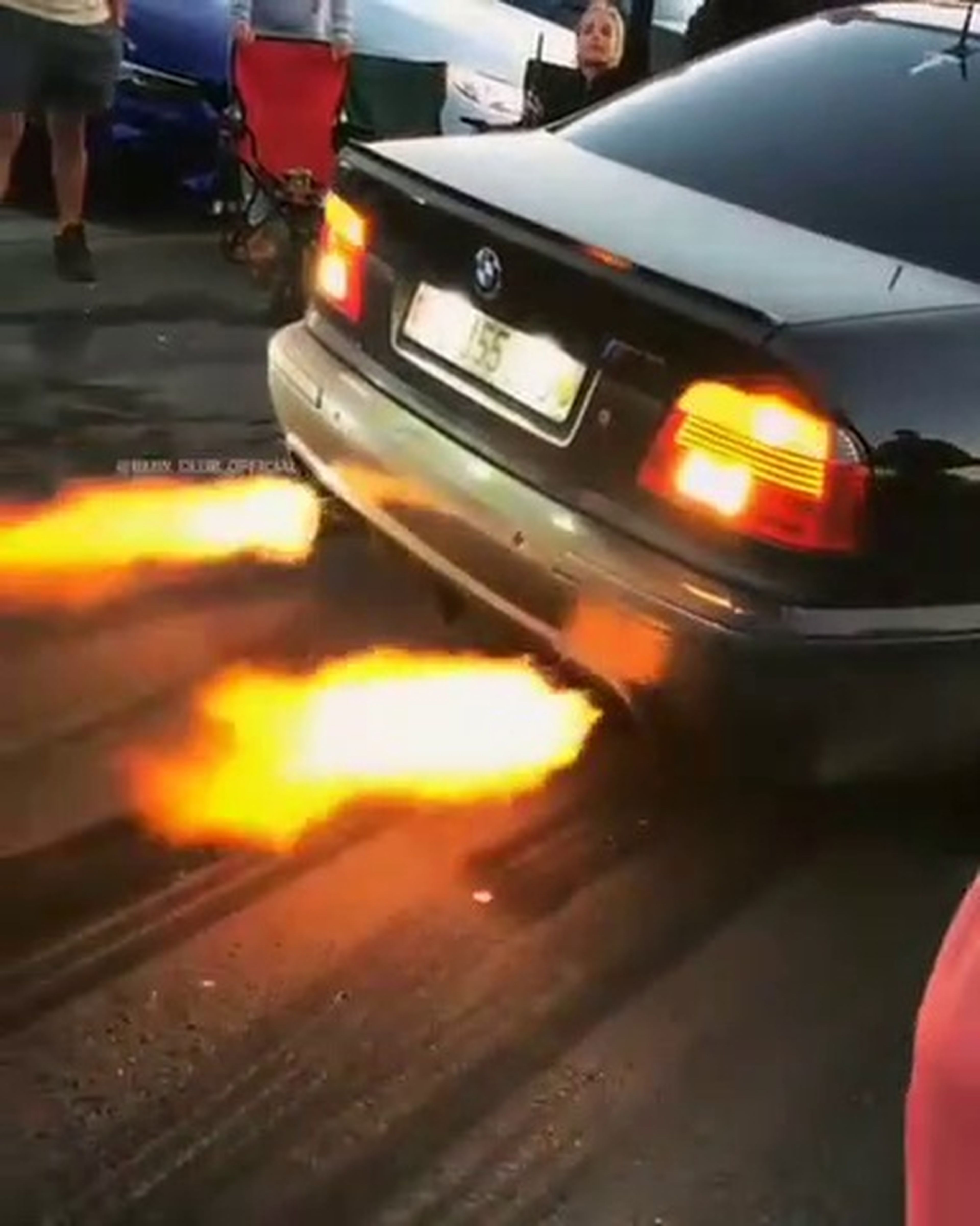 VÍDEO: Brutal las llamaradas de fuego de este BMW M3 por los escapes