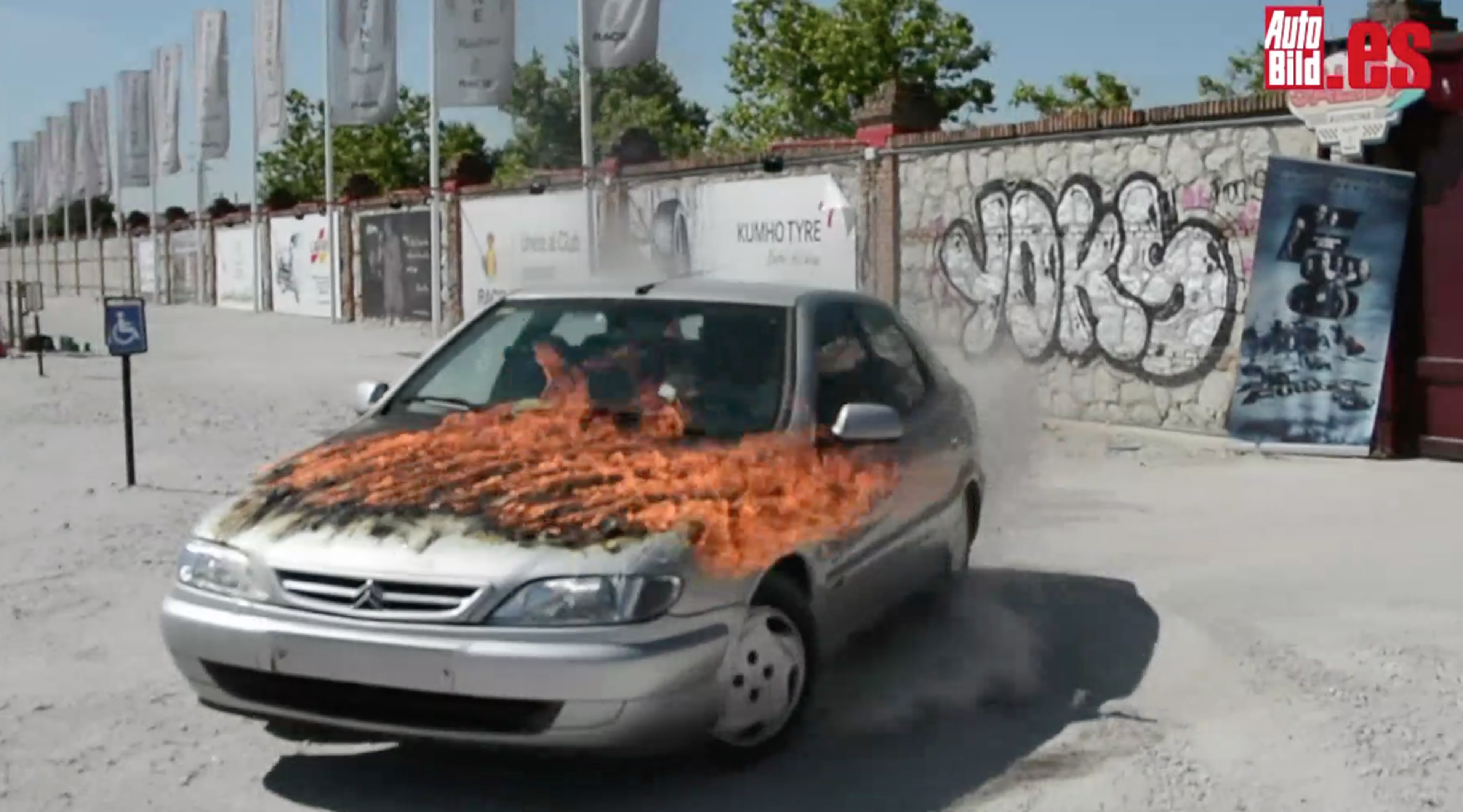 VÍDEO: ¿Cómo se graba una escena con un coche en llamas? Así recrearon la 1º escena de Fast & Furious 8