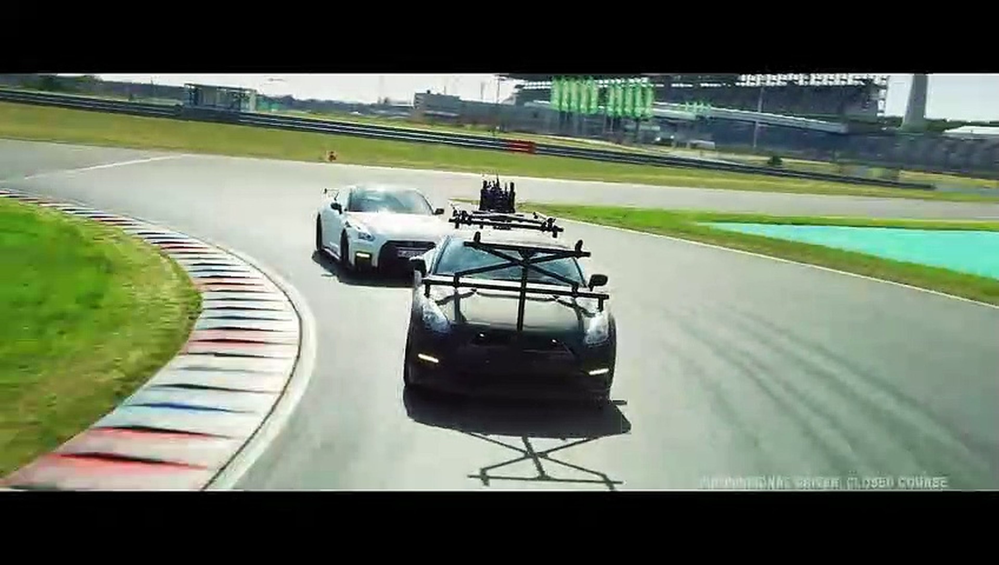 VÍDEO: ¿Cómo grabarías al Nissan GT-R Nismo en acción? Con otro GT-R Nismo