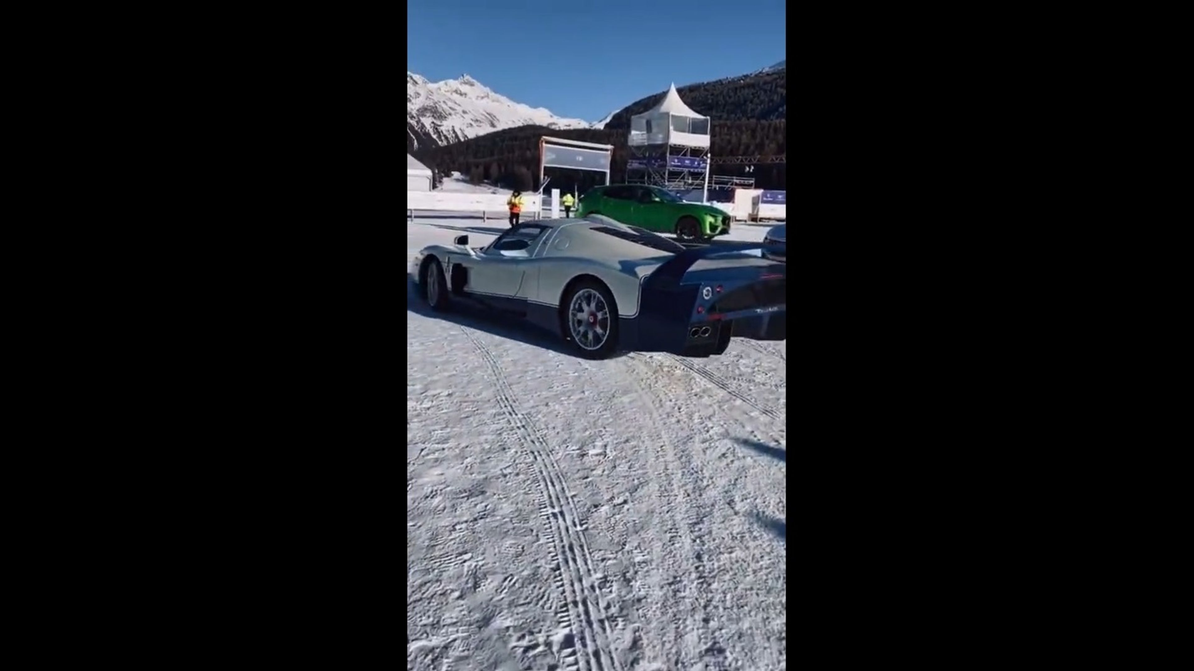 VÍDEO: Conduce en nieve un Maserati MC12, ¡y derrapa con él!