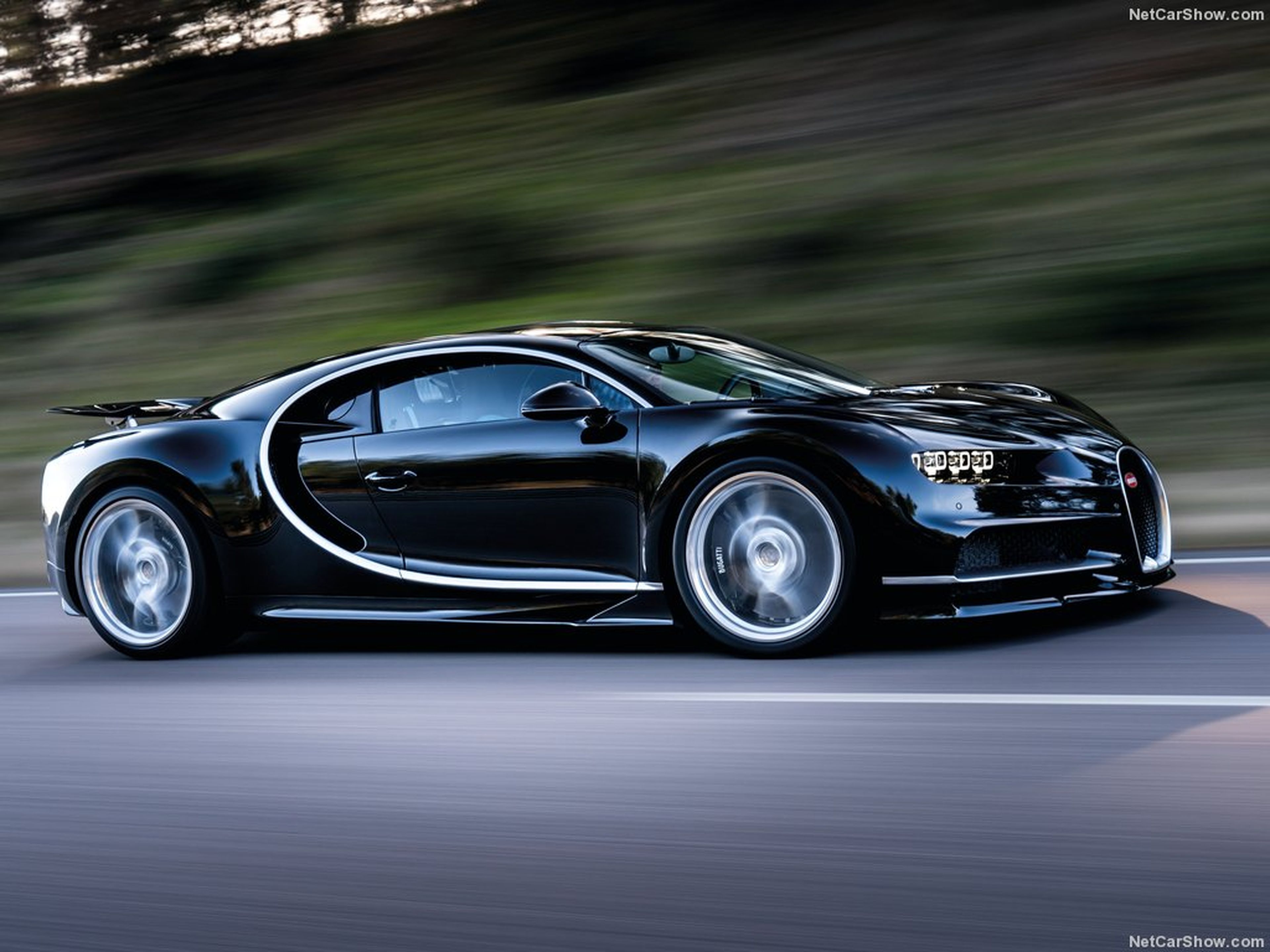 VÍDEO: ¿Qué corre más? Un Bugatti Chiron o un Tesla Roadster