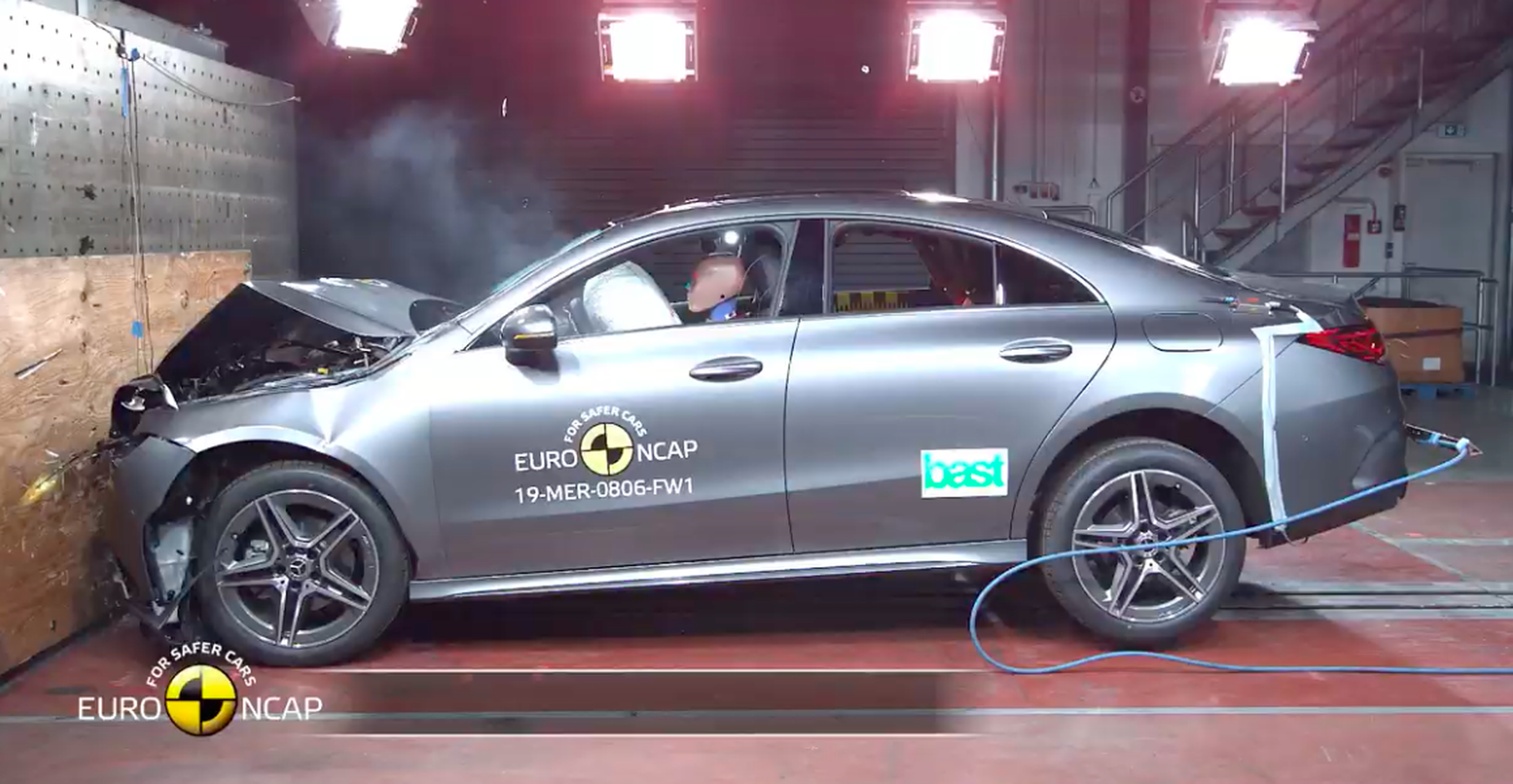 VÍDEO: Descubre cómo es de seguro el Mercedes CLA 2019
