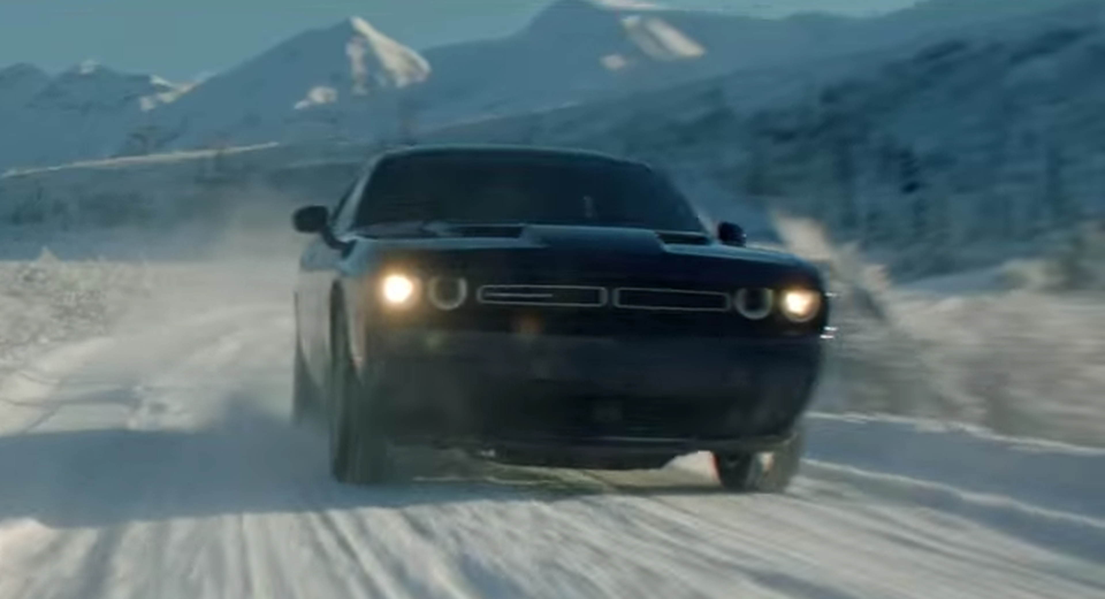 VÍDEO: Un Dodge con tracción total anda suelto... ¡En la nieve!