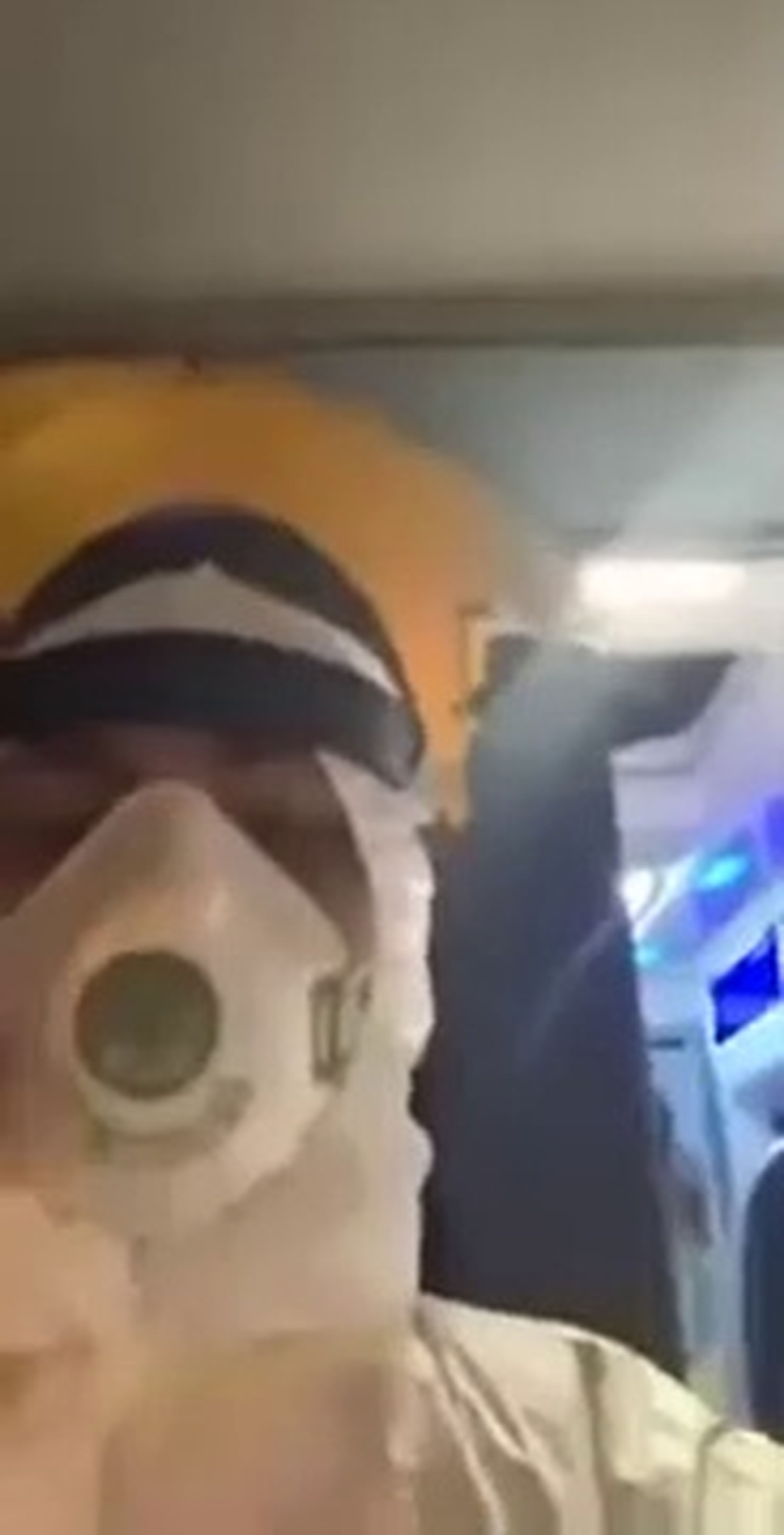 VÍDEO: Los enfermeros de esta ambulancia bailan el 'coronabusters'... ¡qué no falte el humor!