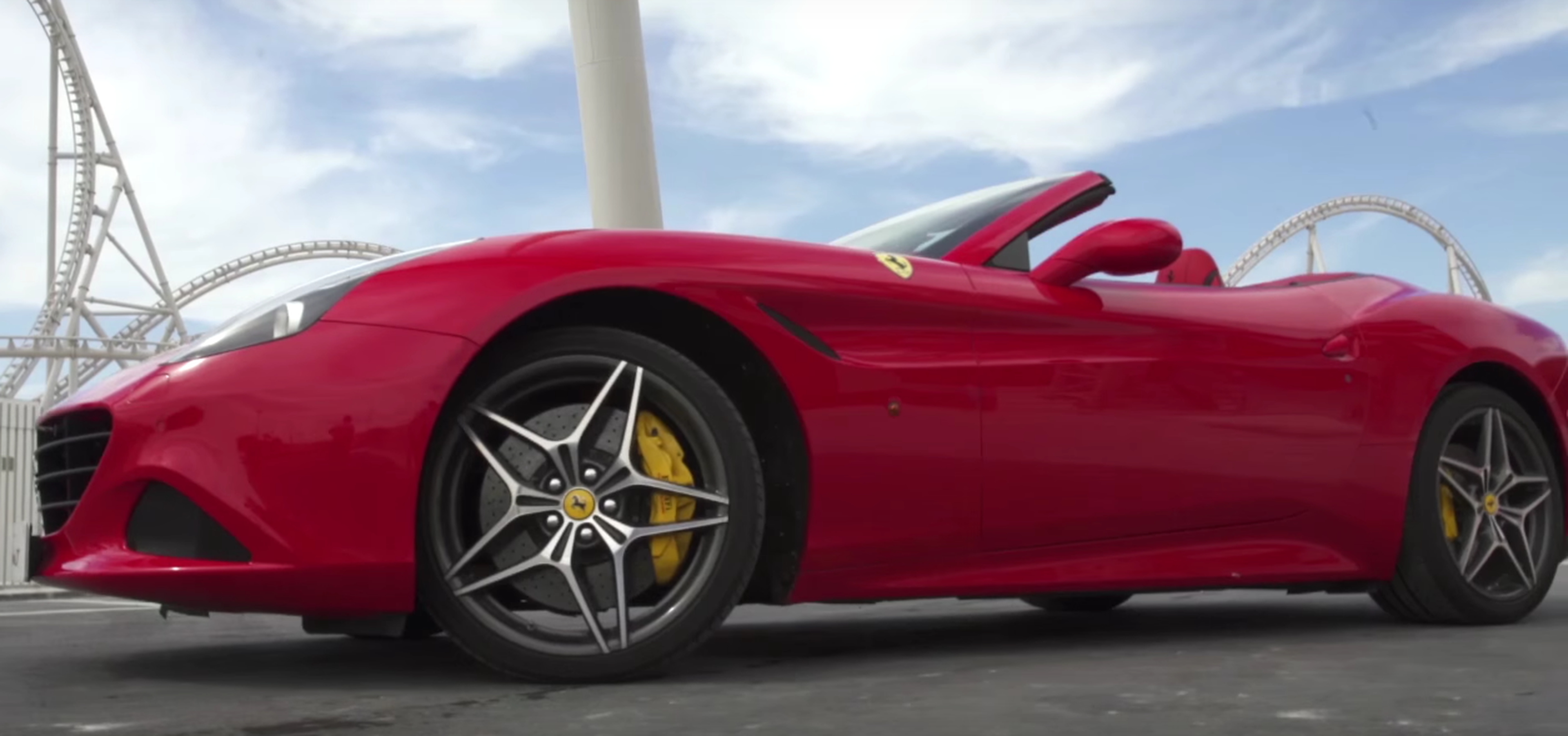 VÍDEO: Ferrari California T vs caza SPAD S.XIII, ¡duelo imposible!