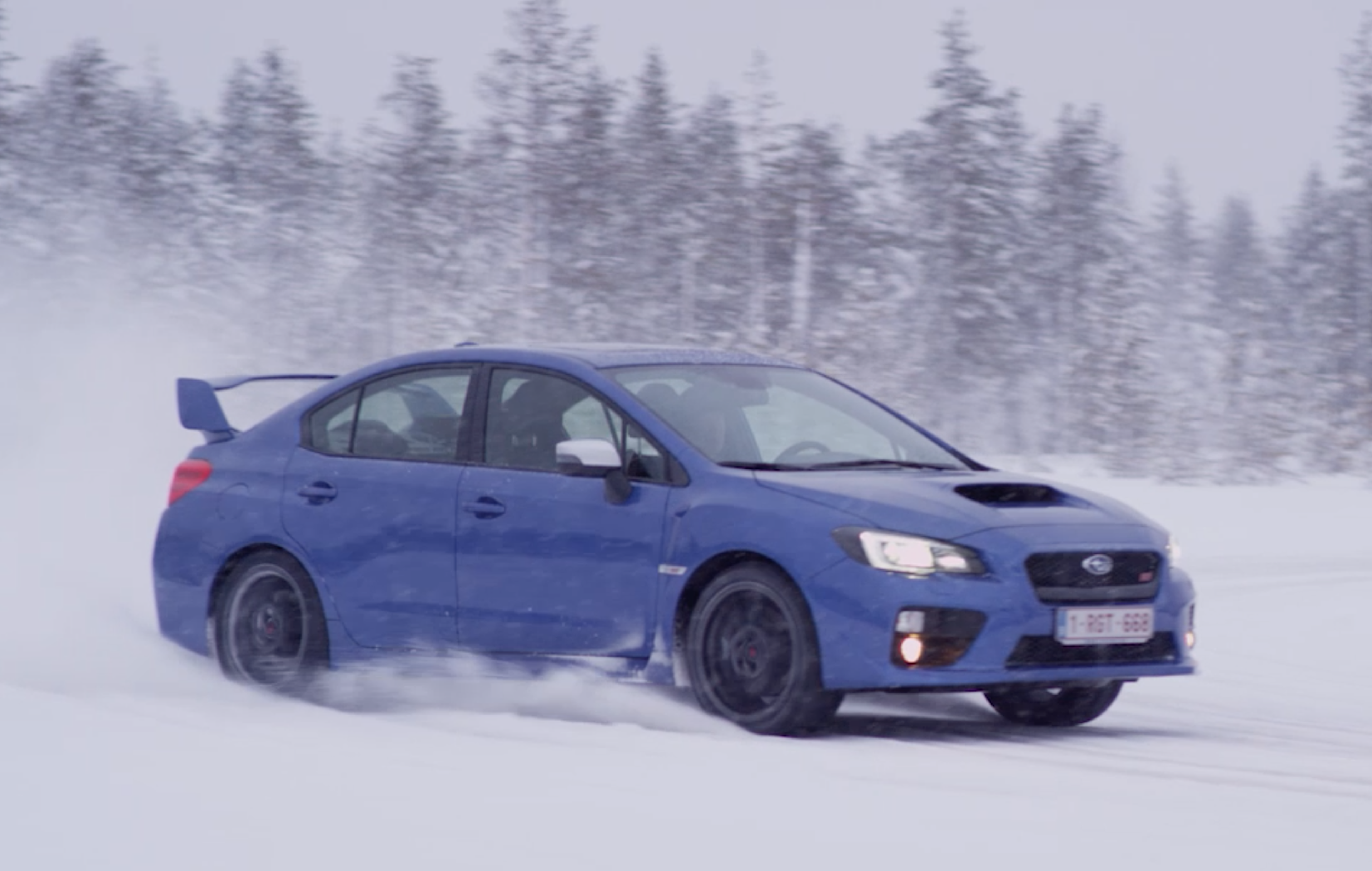 VÍDEO: ¡Flipa! A fondo en hielo con un Subaru WRX STI