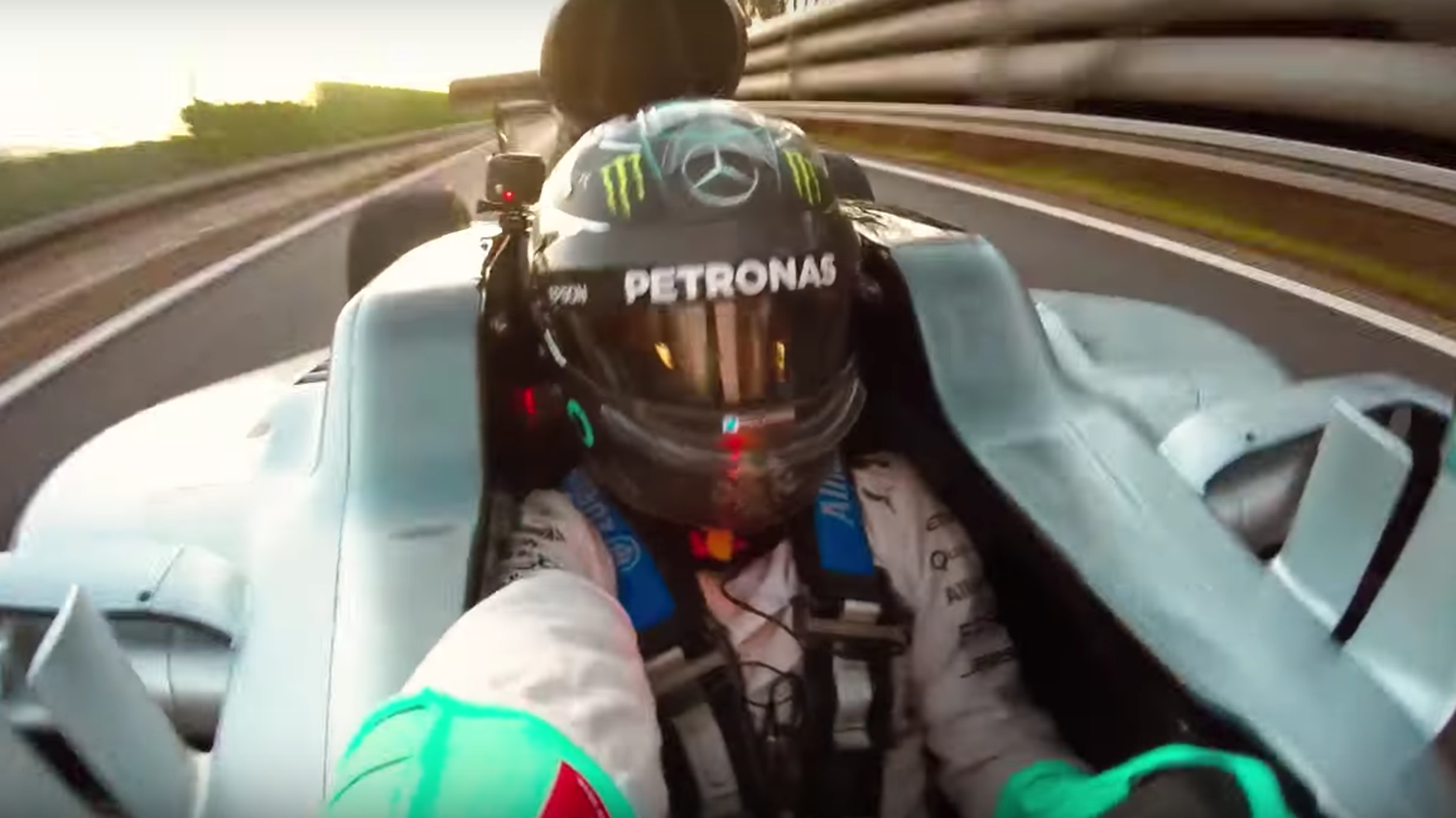 VÍDEO: Así fue el selfie de Nico Rosberg ¡a toda velocidad!