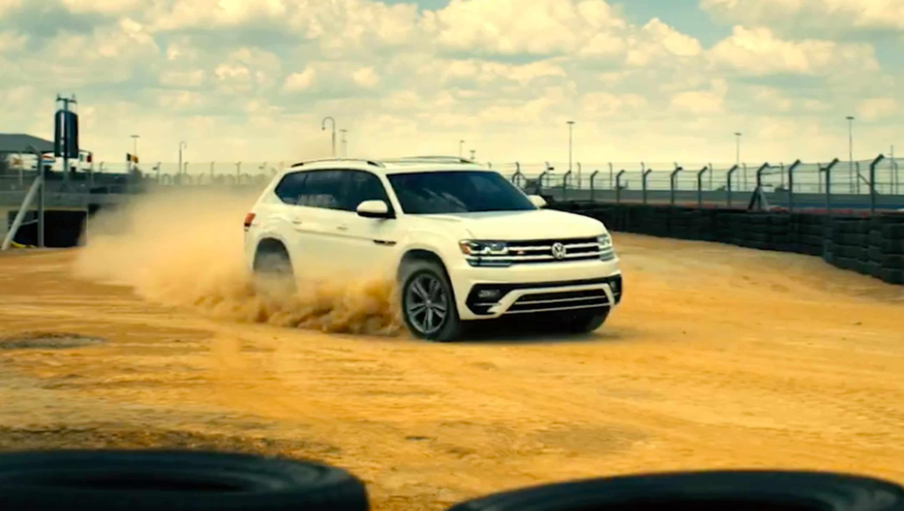 VÍDEO: Así se las gasta el Volkswagen Atlas R-Line en un circuito de Rally