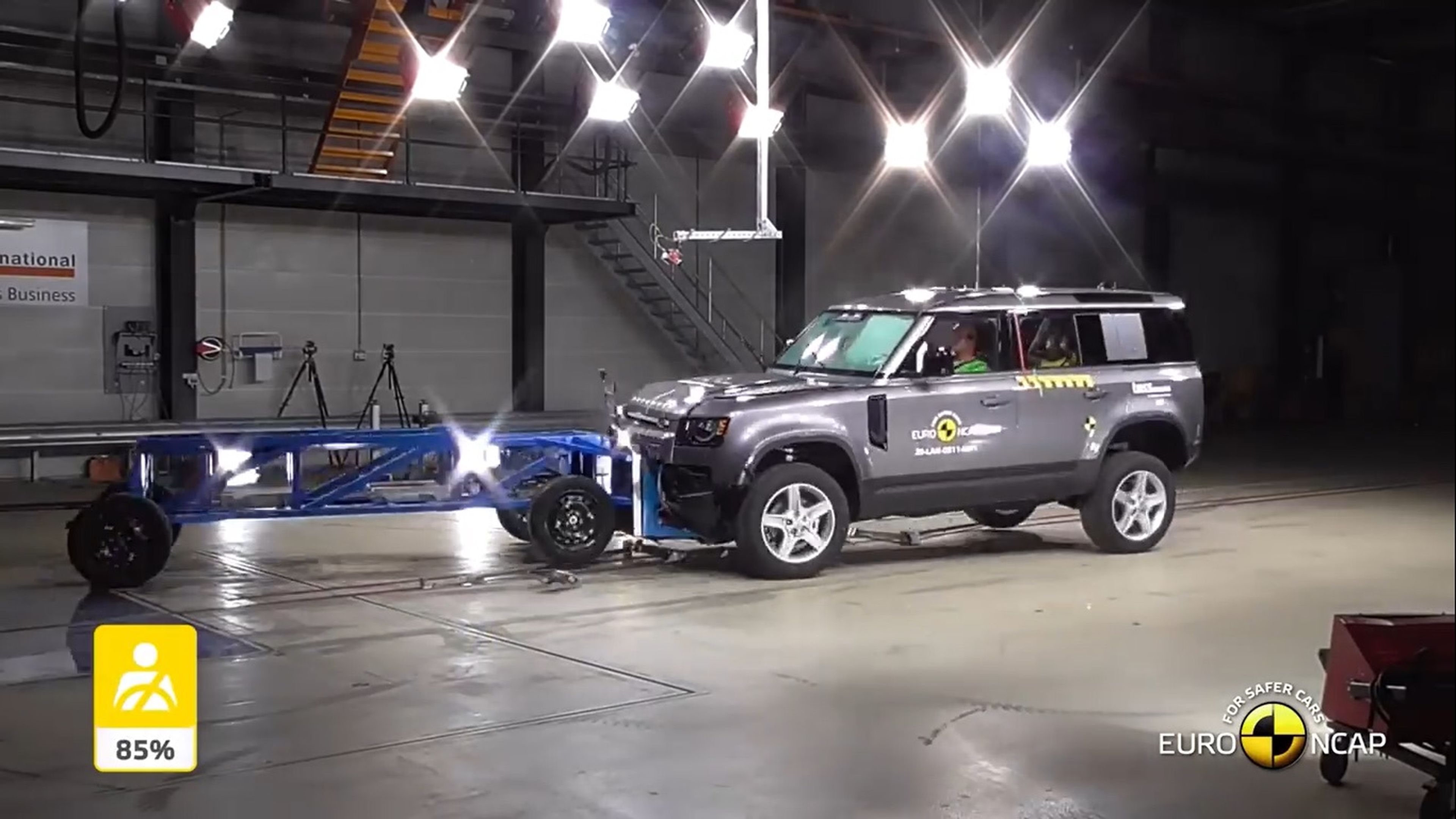 VÍDEO: ¿Más grande más seguro? Así de seguro es el Land Rover Defender