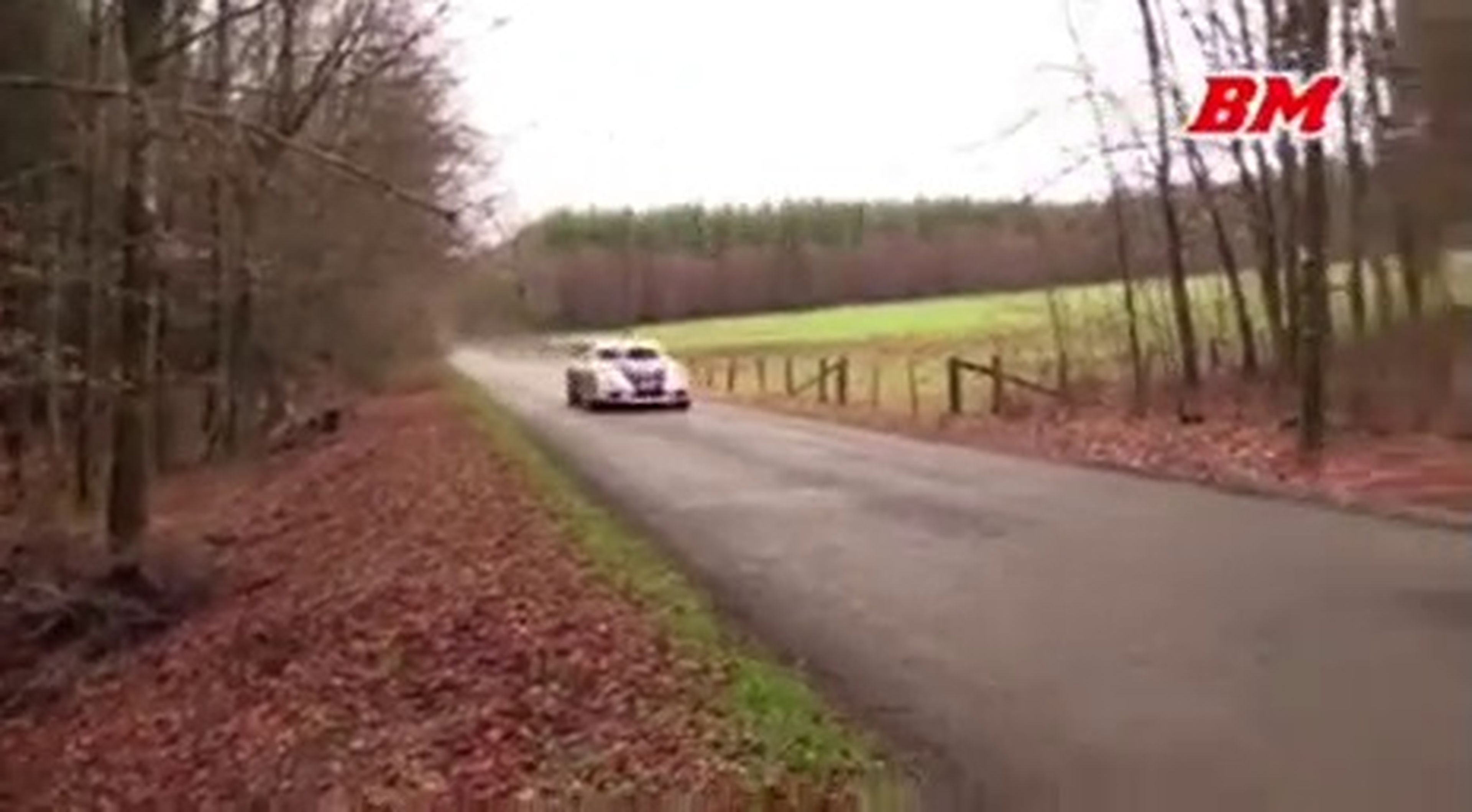 VÍDEO: Así grita un Porsche 911 de rallys cuando llega al corte durante 7 segundos