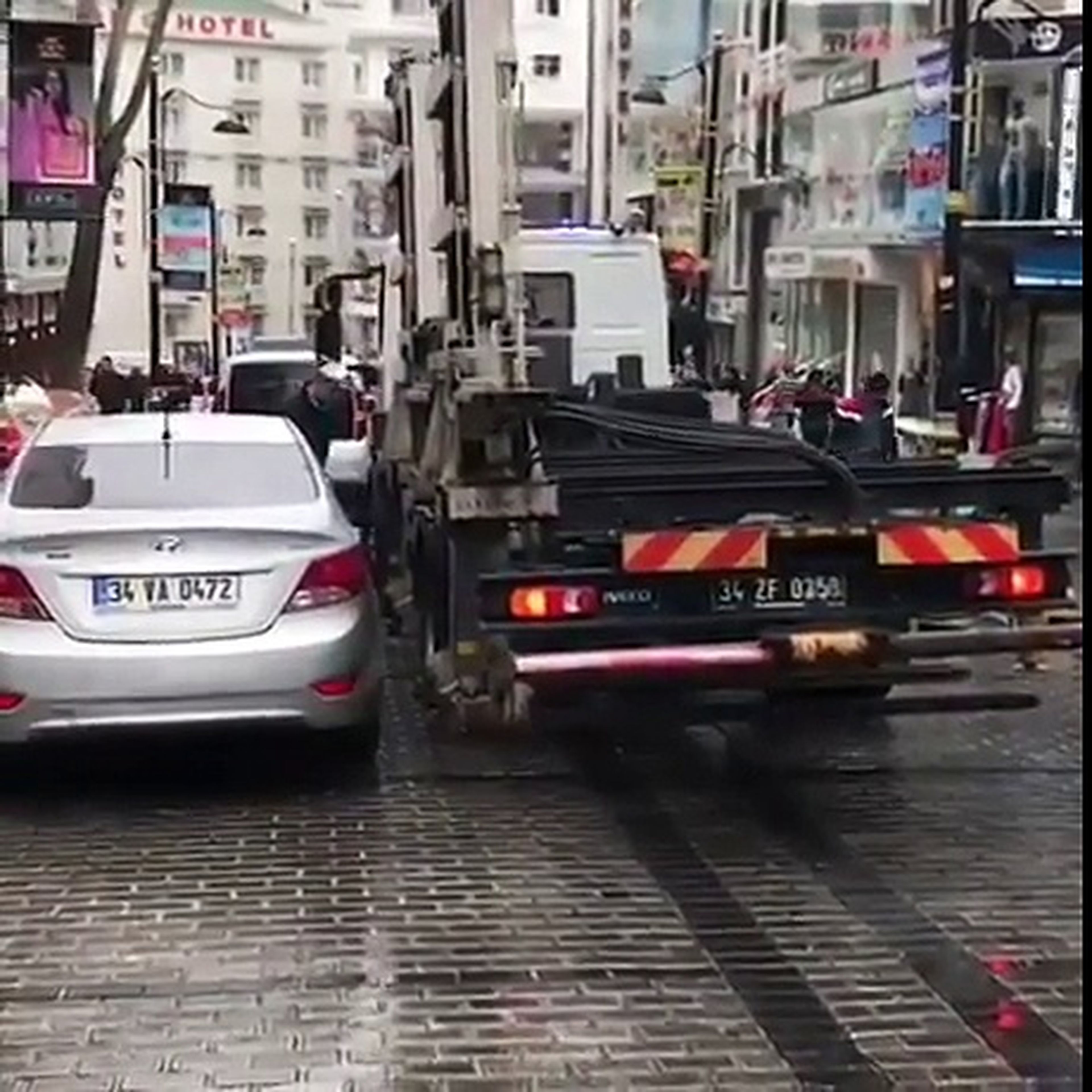 VÍDEO: esta grúa se lleva tu coche en segundos