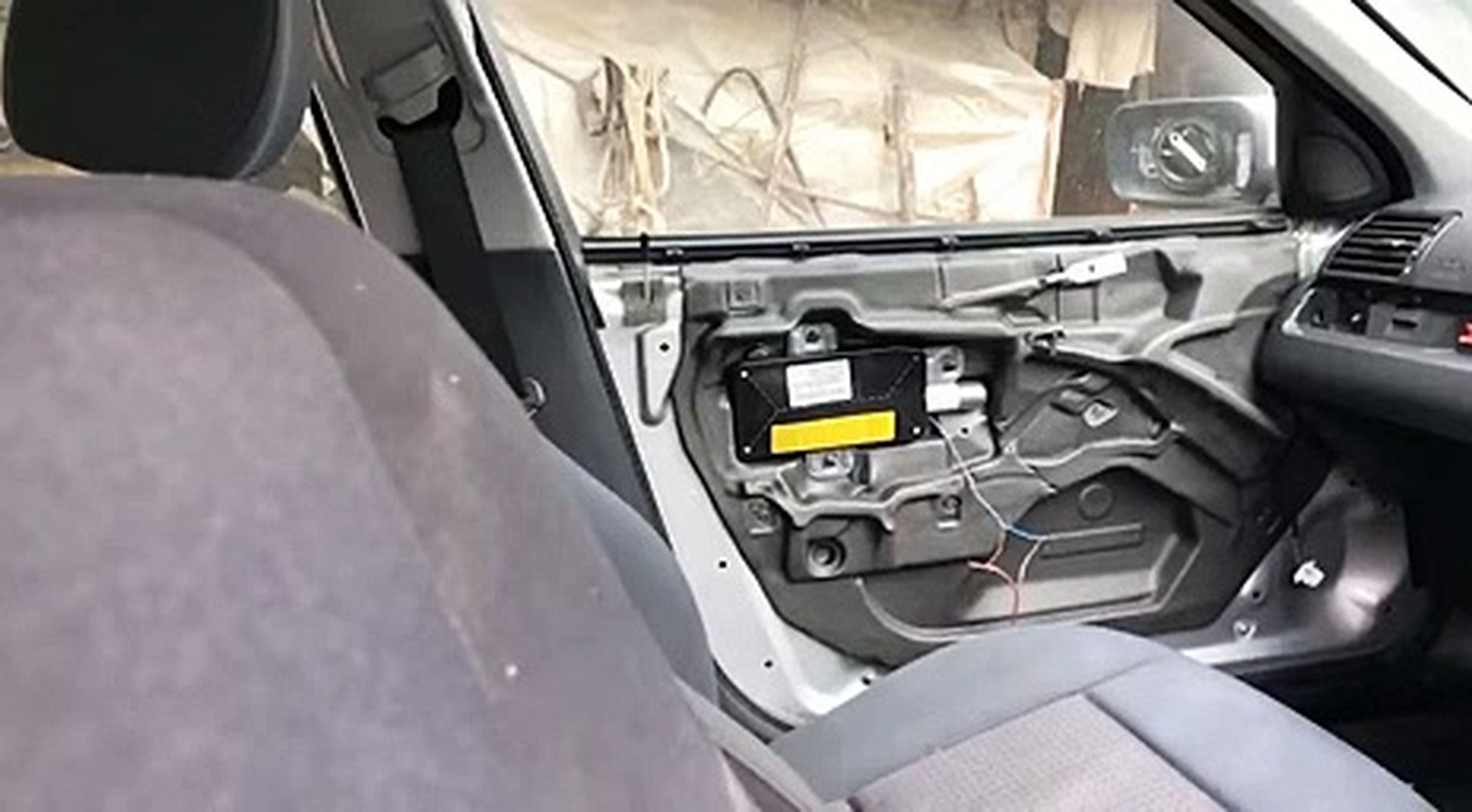 VÍDEO: ¿Has visto explotar el airbag lateral alguna vez? El sonido es brutal