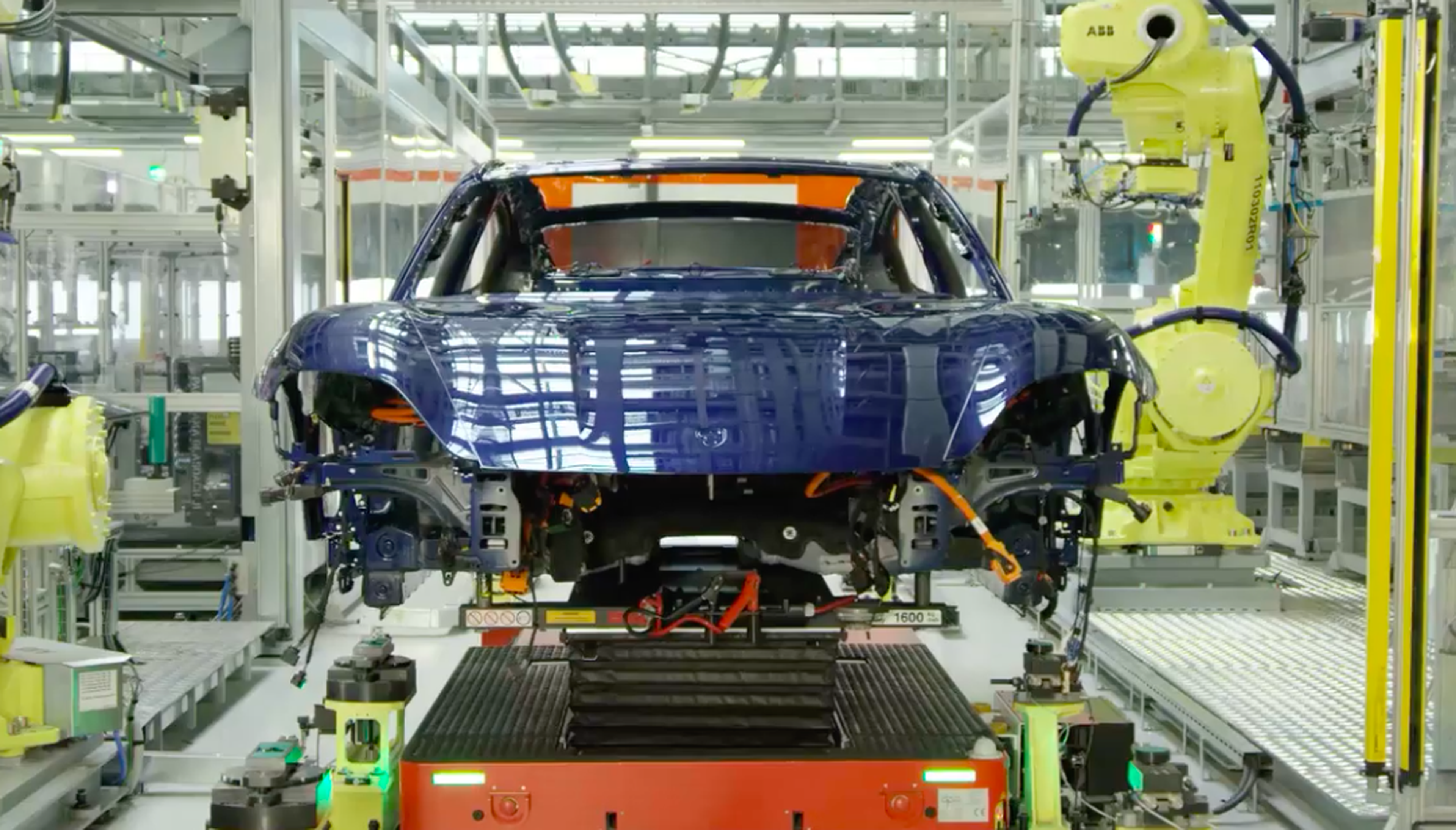 VÍDEO: Hipnotizador, así se construye el Porsche Taycan en la planta de Zuffenhausen, Alemania