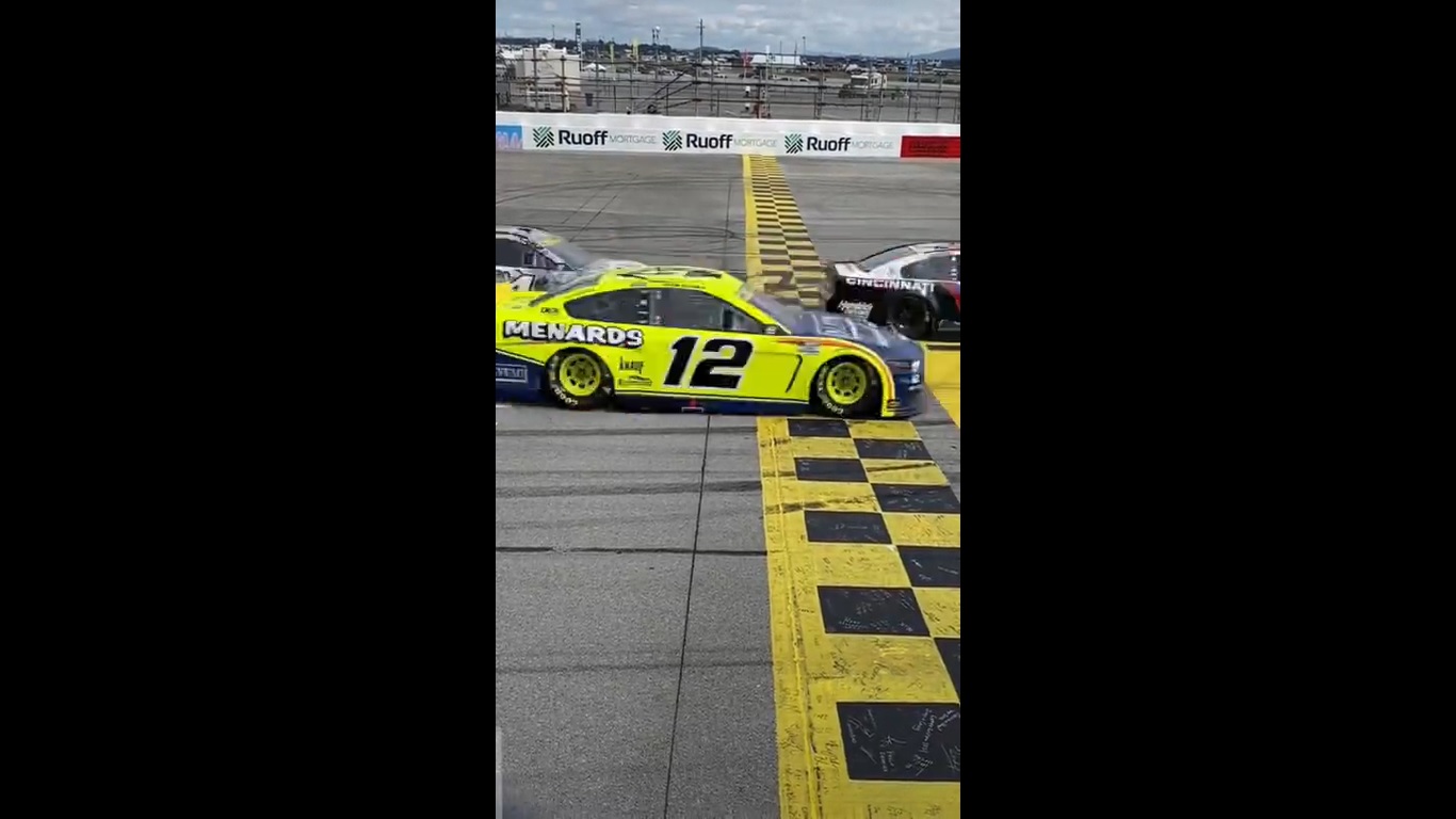 VÍDEO: ¡Imposible! Esta es la velocidad a la que pasan los coches de Nascar