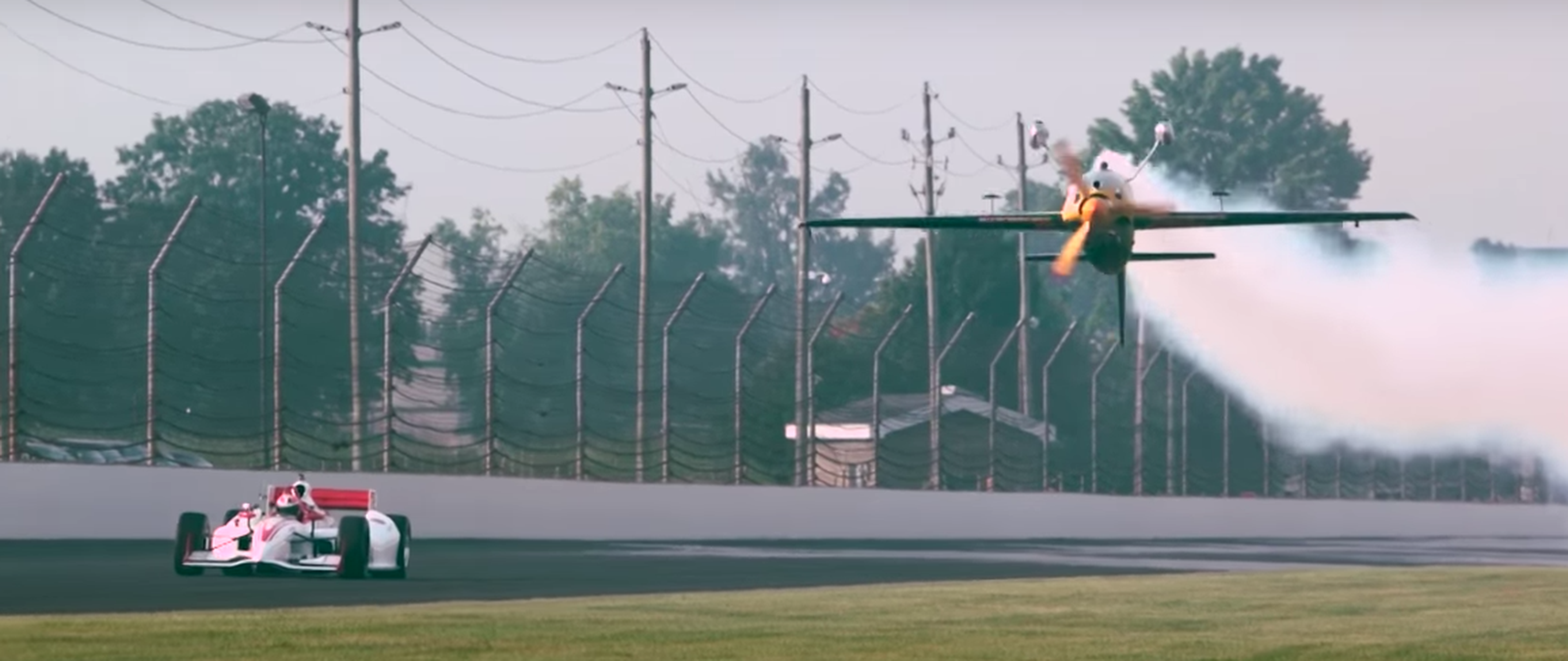 VÍDEO: IndyCar vs Edge 540: una 'americanada' de duelo tierra-aire