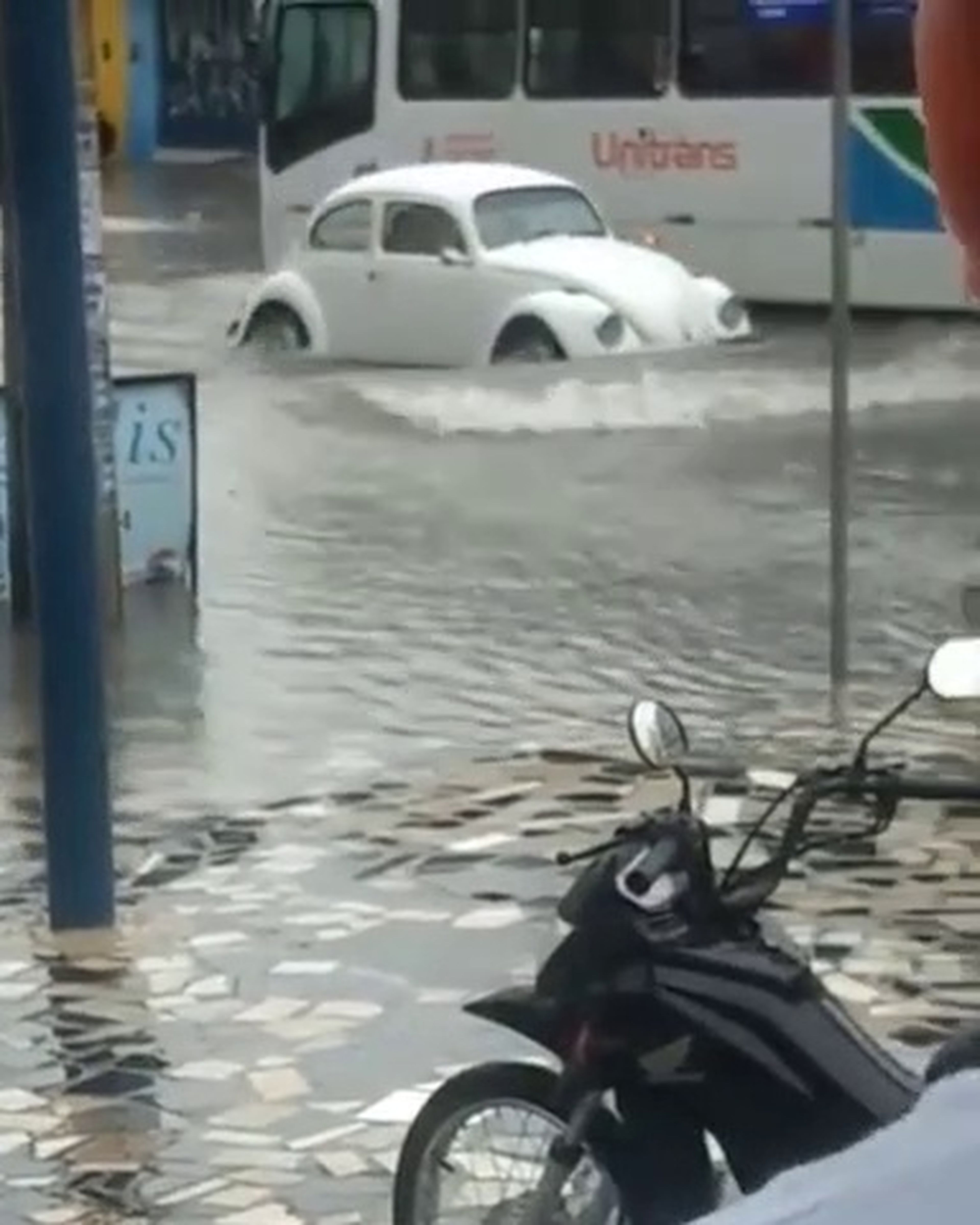 VÍDEO: ¿Inundaciones? Necesitas un Volkswagen Beetle