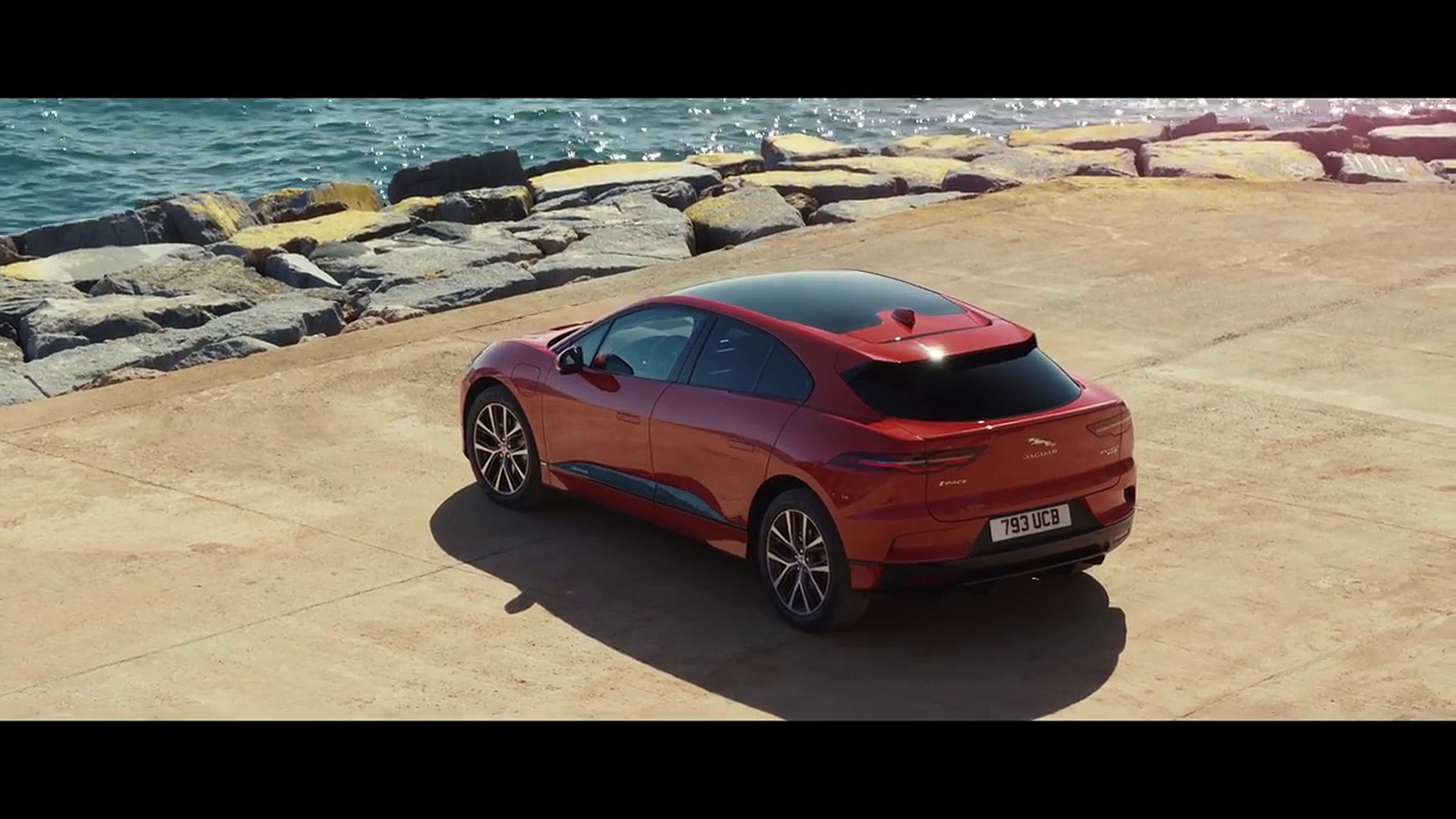 VÍDEO: el Jaguar i-PACE dándolo todo, ¿el eléctrico más polifacético?