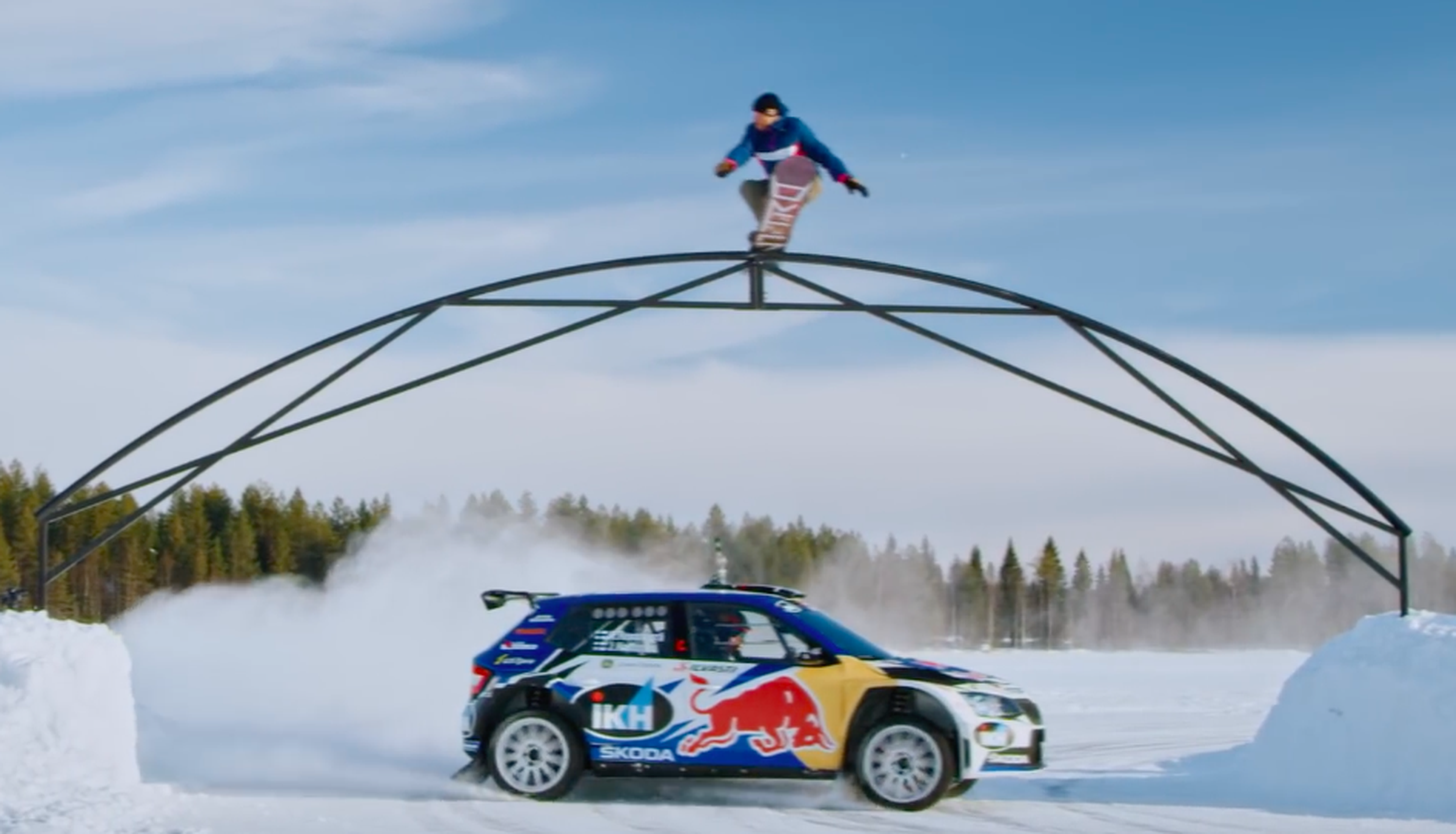 VÍDEO ¿Y si juntas a un piloto de rallys y un snowboarder en un lago helado? Pasa esto