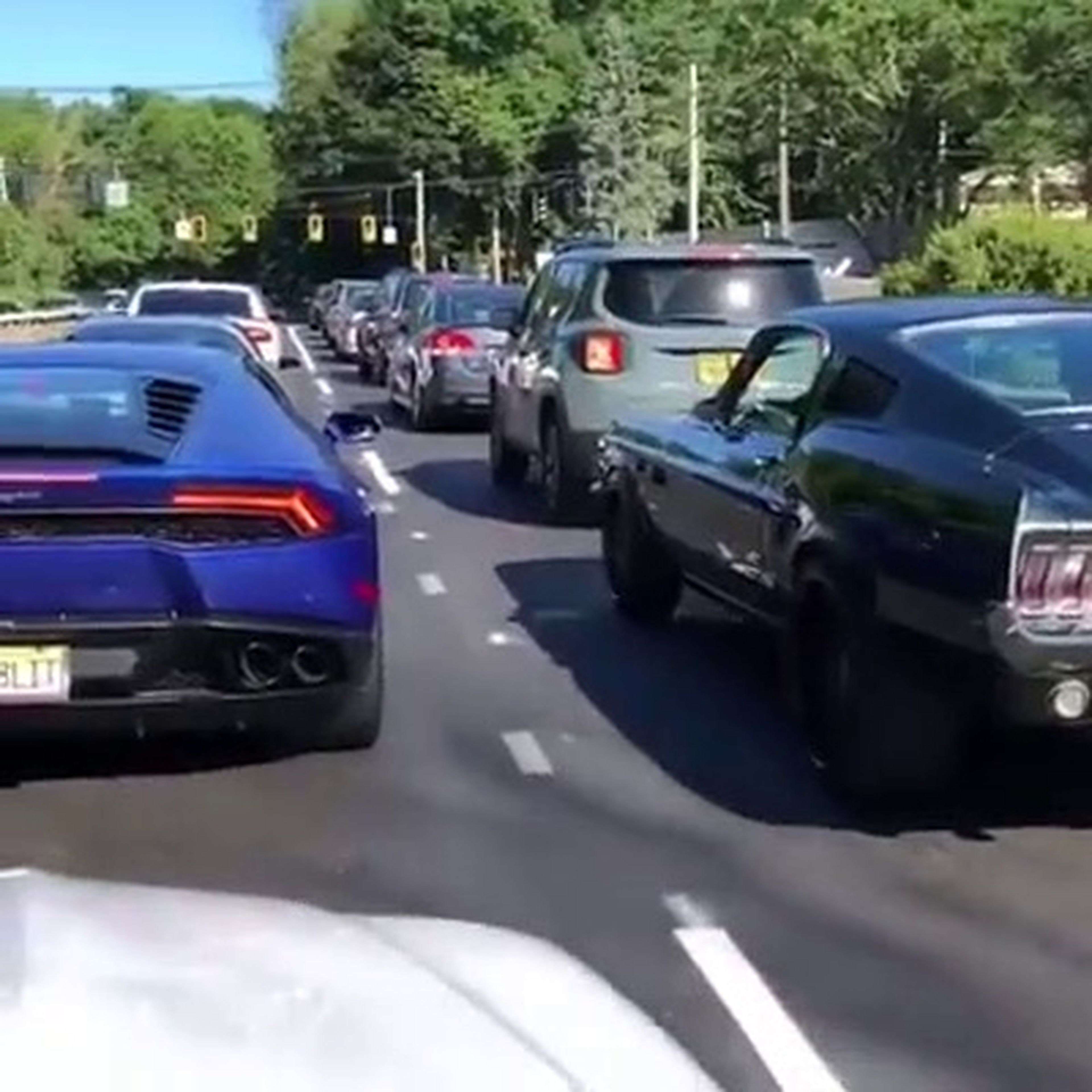 VÍDEO: Lamborghini Huracán vs Mustang del 69, ¿cuál hace más ruido?