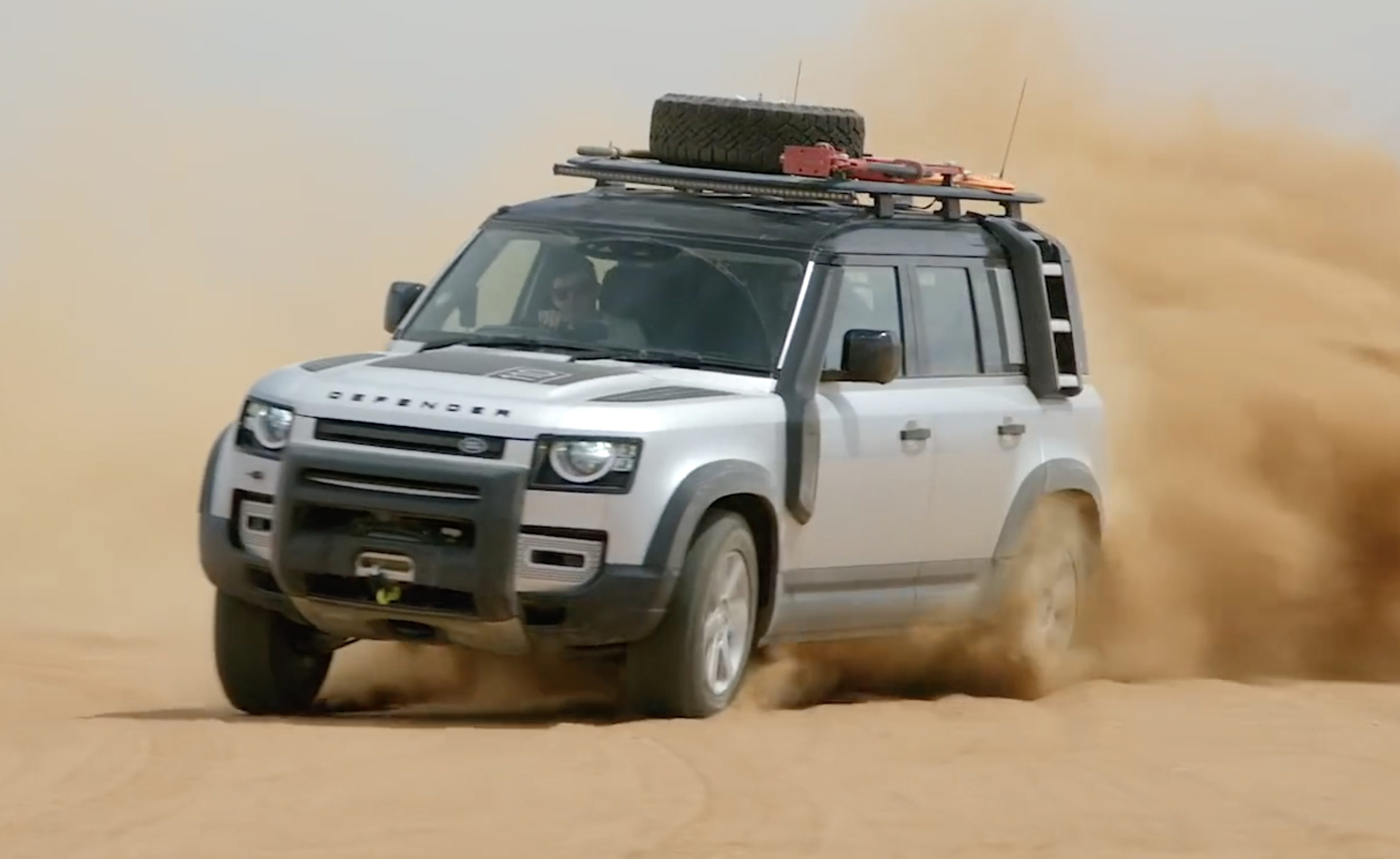 VÍDEO: Land Rover Defender 2020, salimos a divertirnos por el desierto