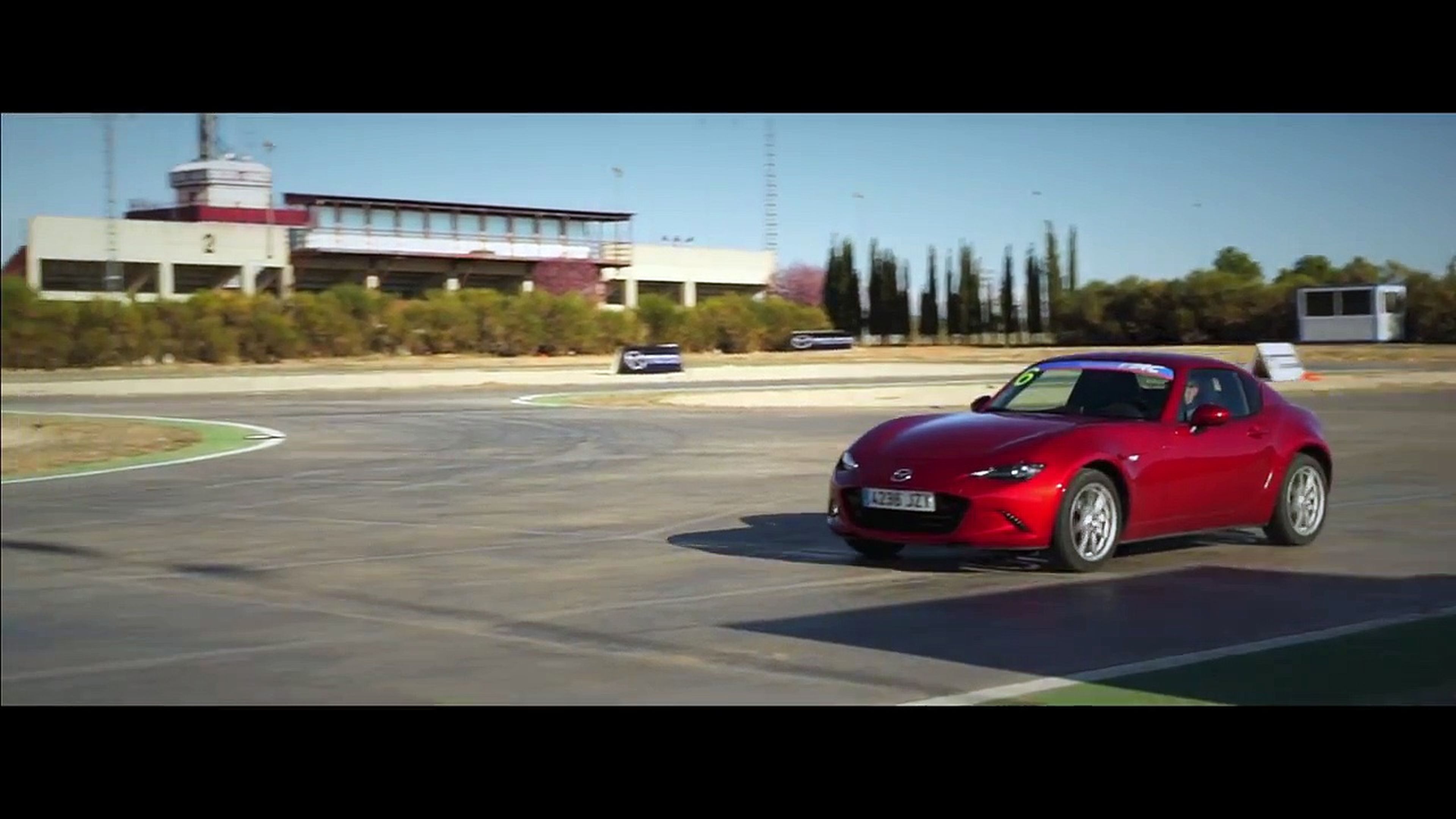 VÍDEO: Mazda te enseña a conducir con un MX-5