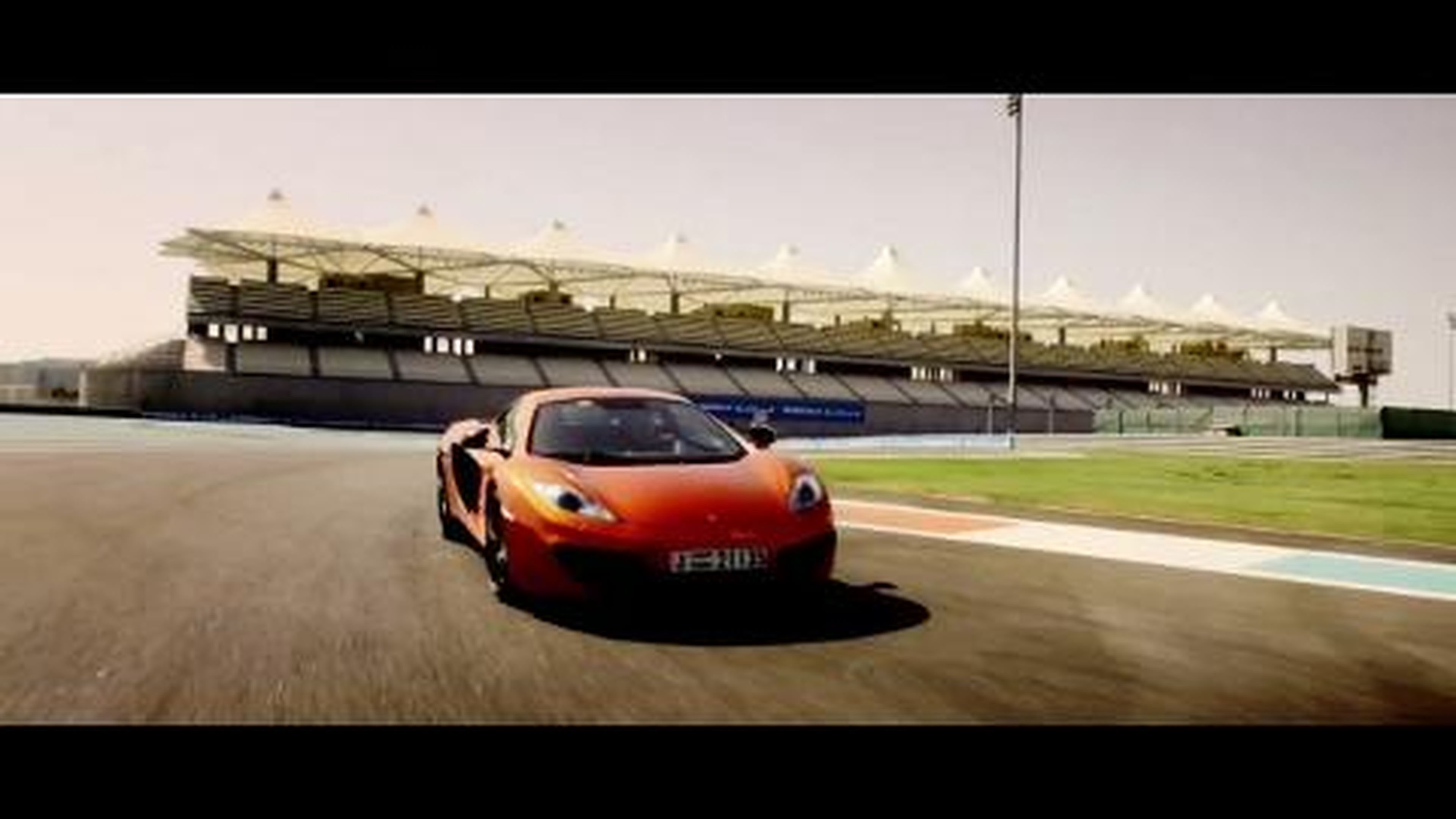 Video: McLaren 12C en el circuito de Yas Marina