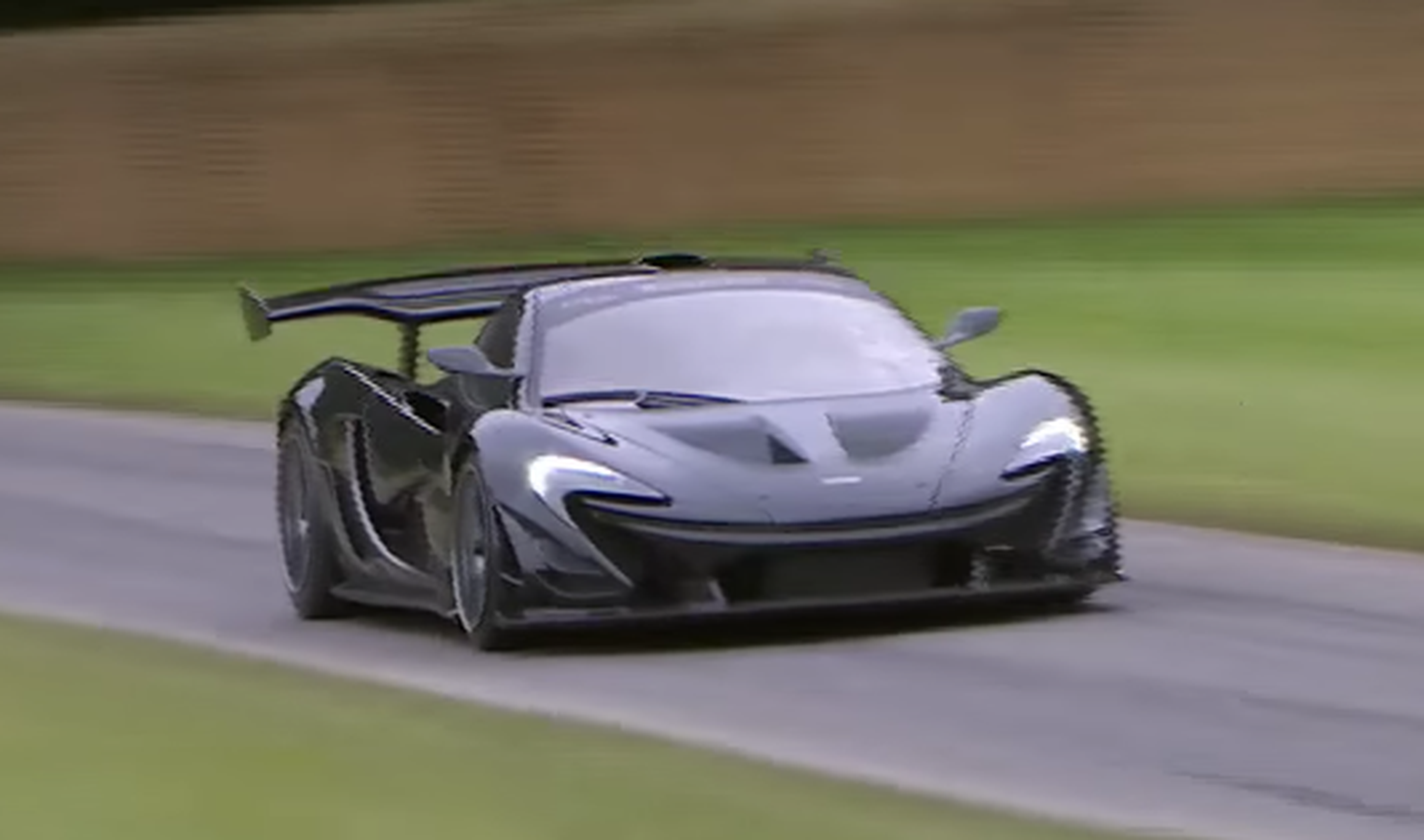 VÍDEO: ¡El McLaren P1 hizo récord en la ascensión a Goodwood!