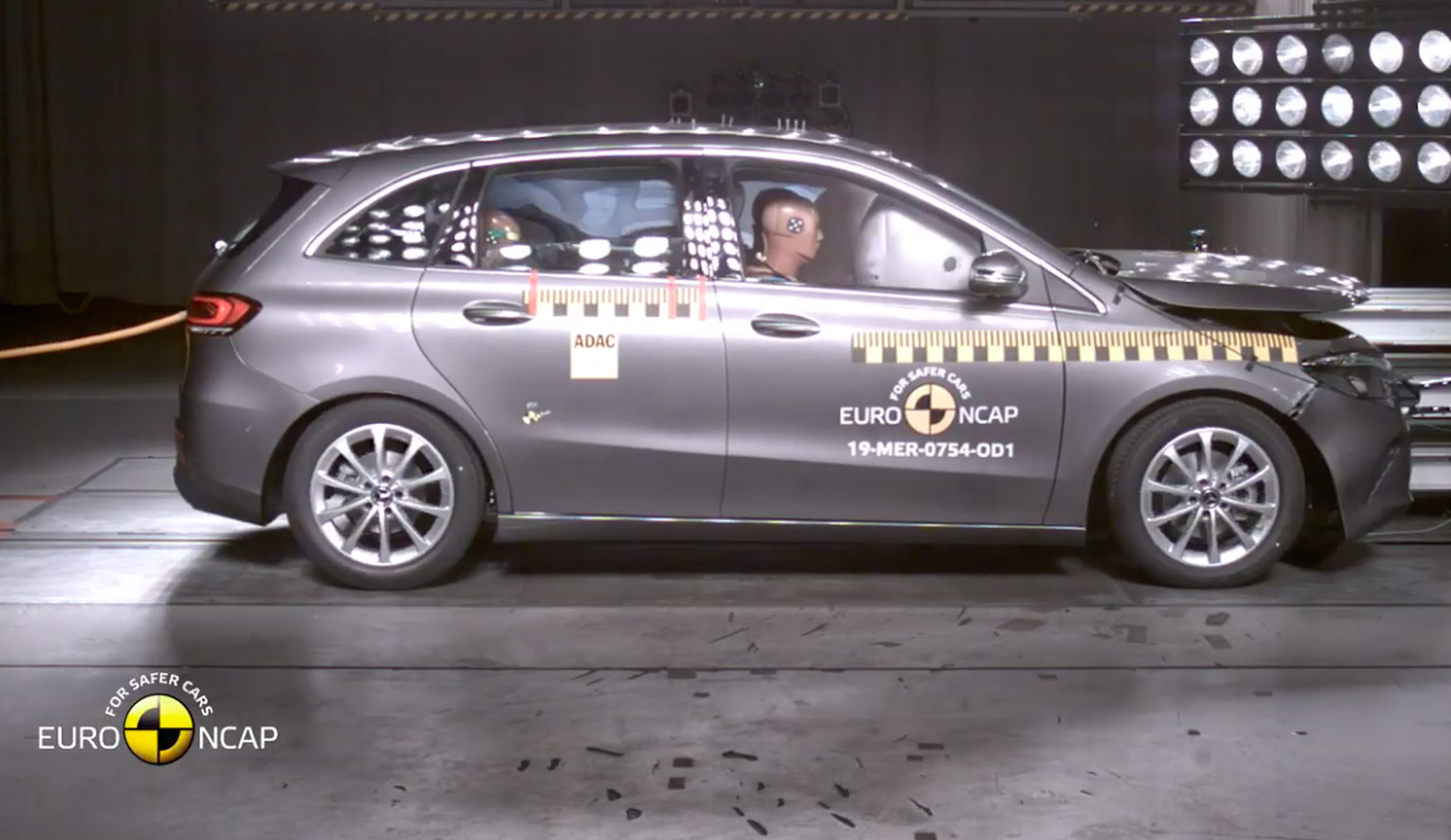VÍDEO: Mercedes Clase B 2019, así es su nivel de seguridad 5 estrellas