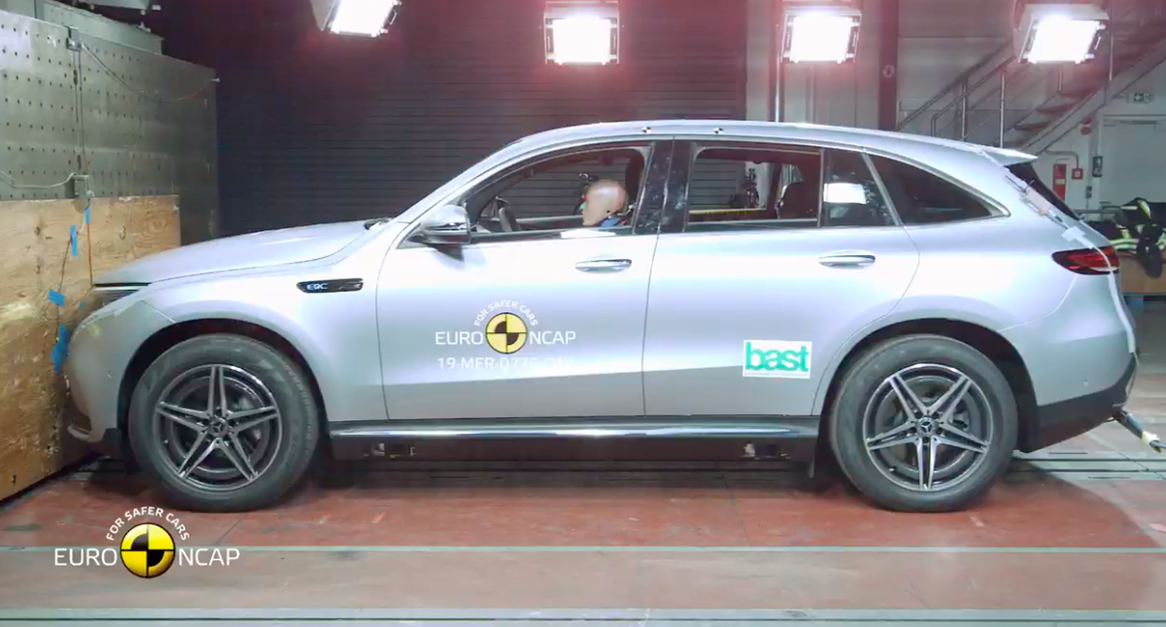 VÍDEO: Mercedes EQC 2019, ¿habrá obtenido las 5 estrellas EuroNCAP?