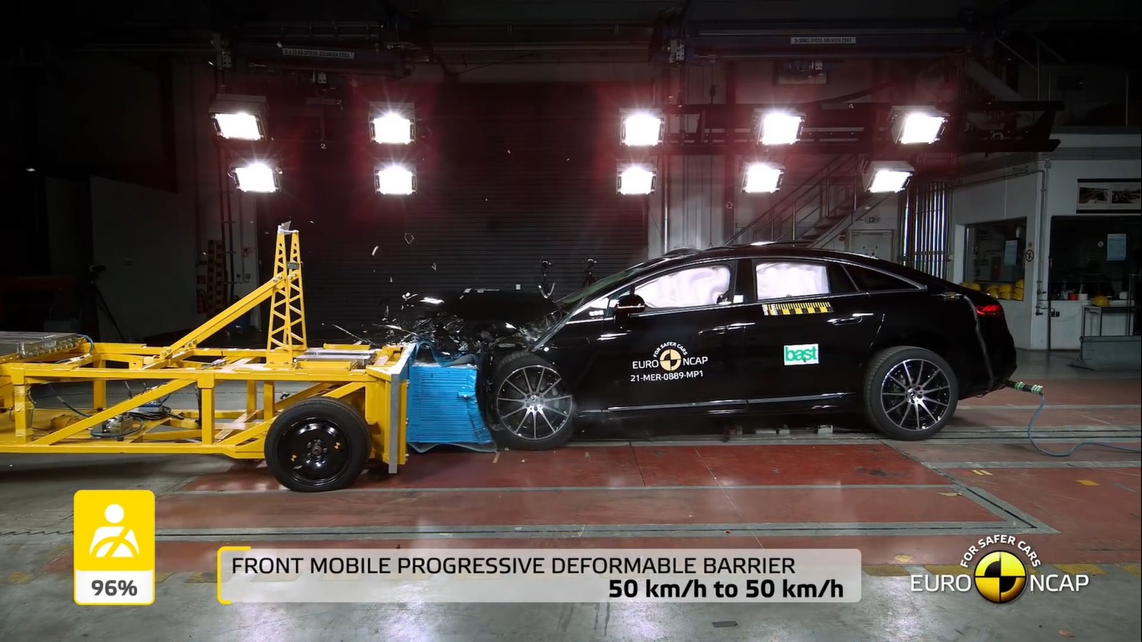 VÍDEO: Mercedes EQS, ¿hasta qué punto es seguro? Aquí tienes la respuesta