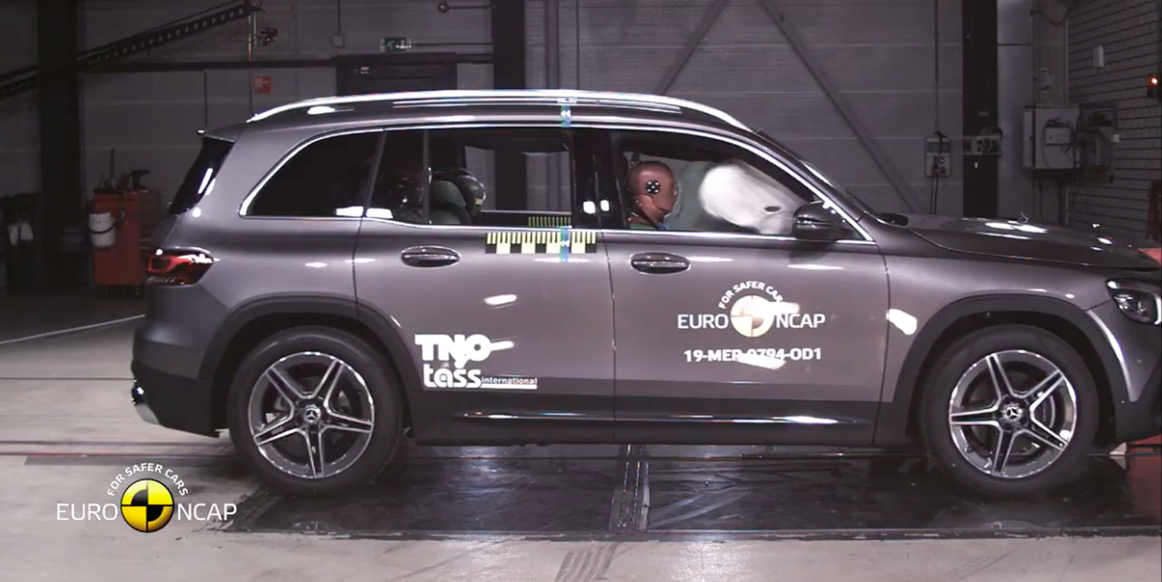 VÍDEO: Mercedes GLB 2020, así funciona en caso de choque